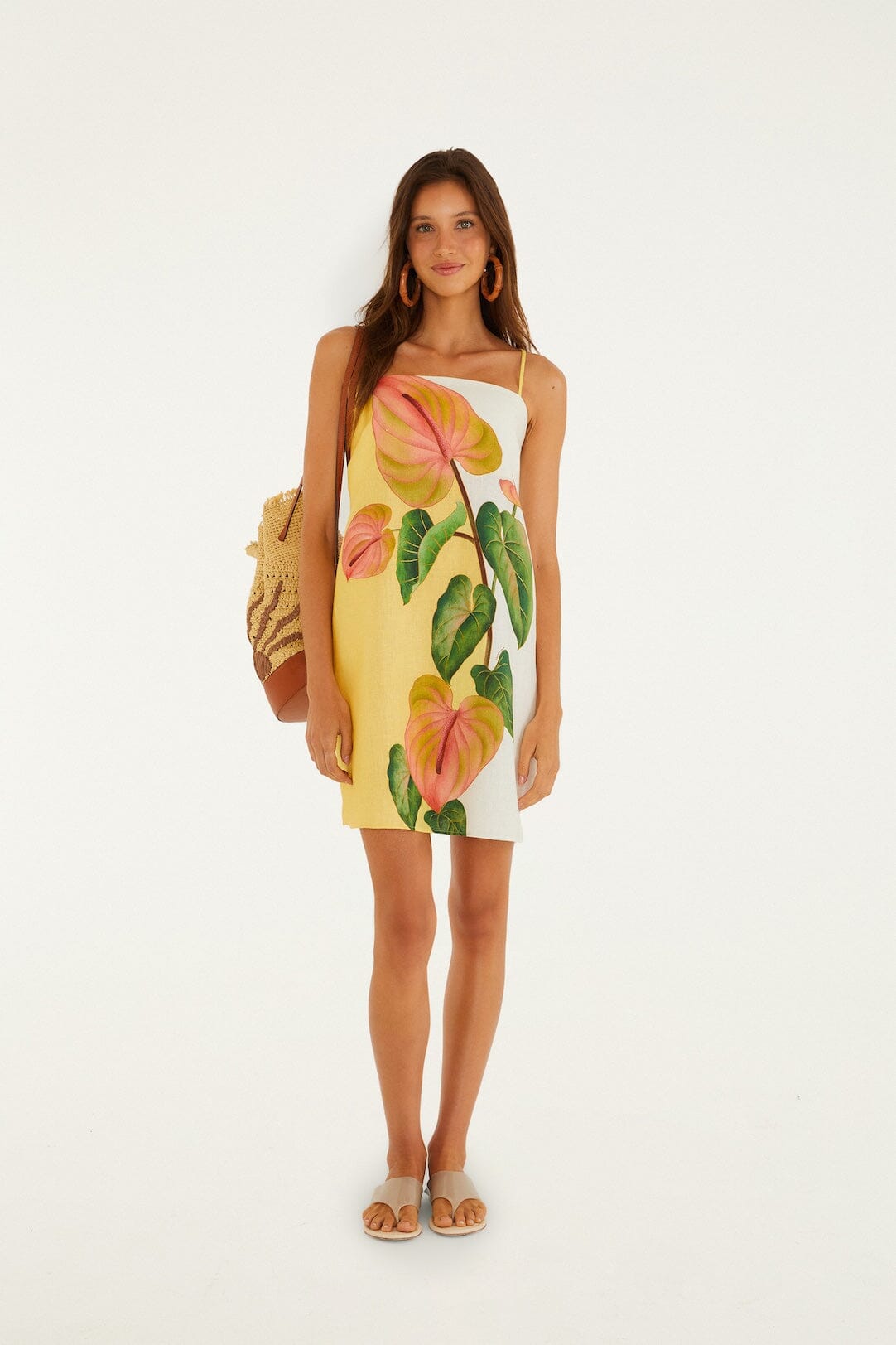 Vestido Mini Amarillo Dorado Anturio con Escote Cuadrado