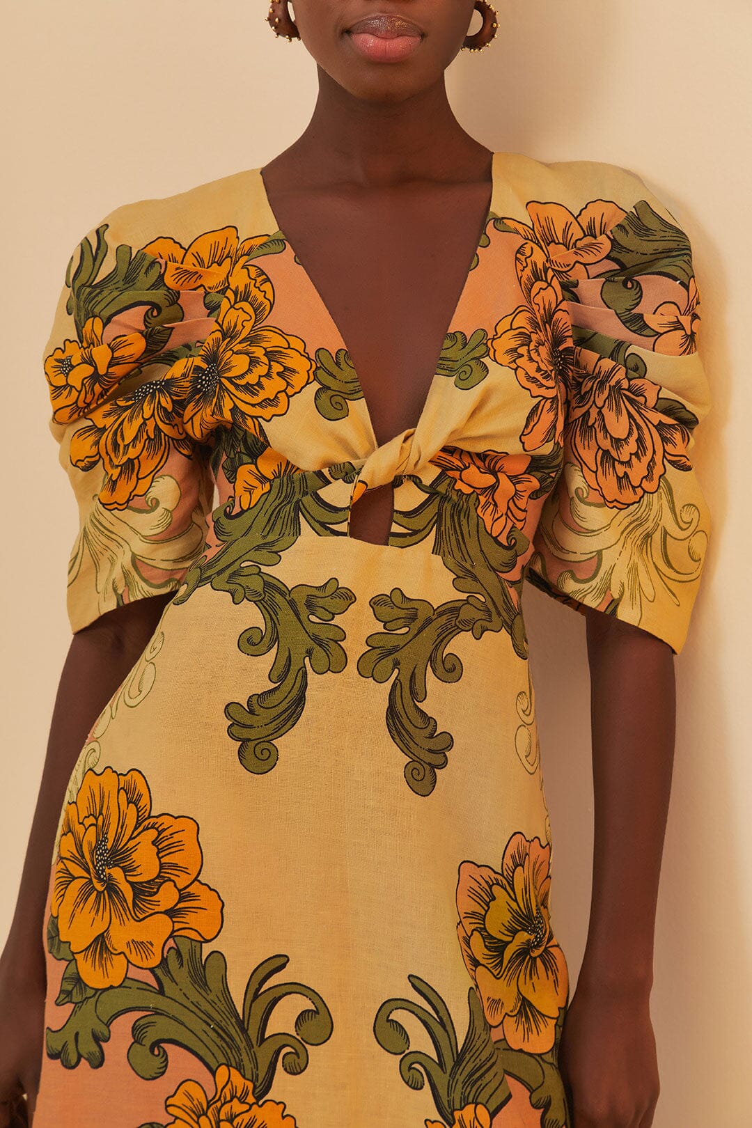 Vestido midi de lino premium Euroflax™ con delicados arabescos florales en color crema