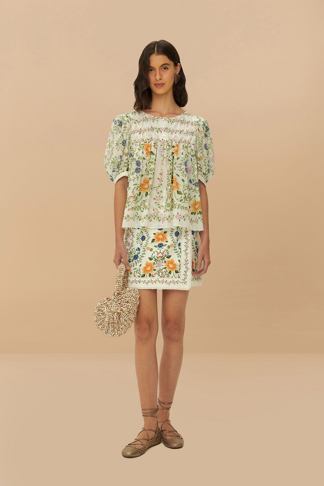 Folk Floral Off-White Cuello redondo Blusa de manga corta