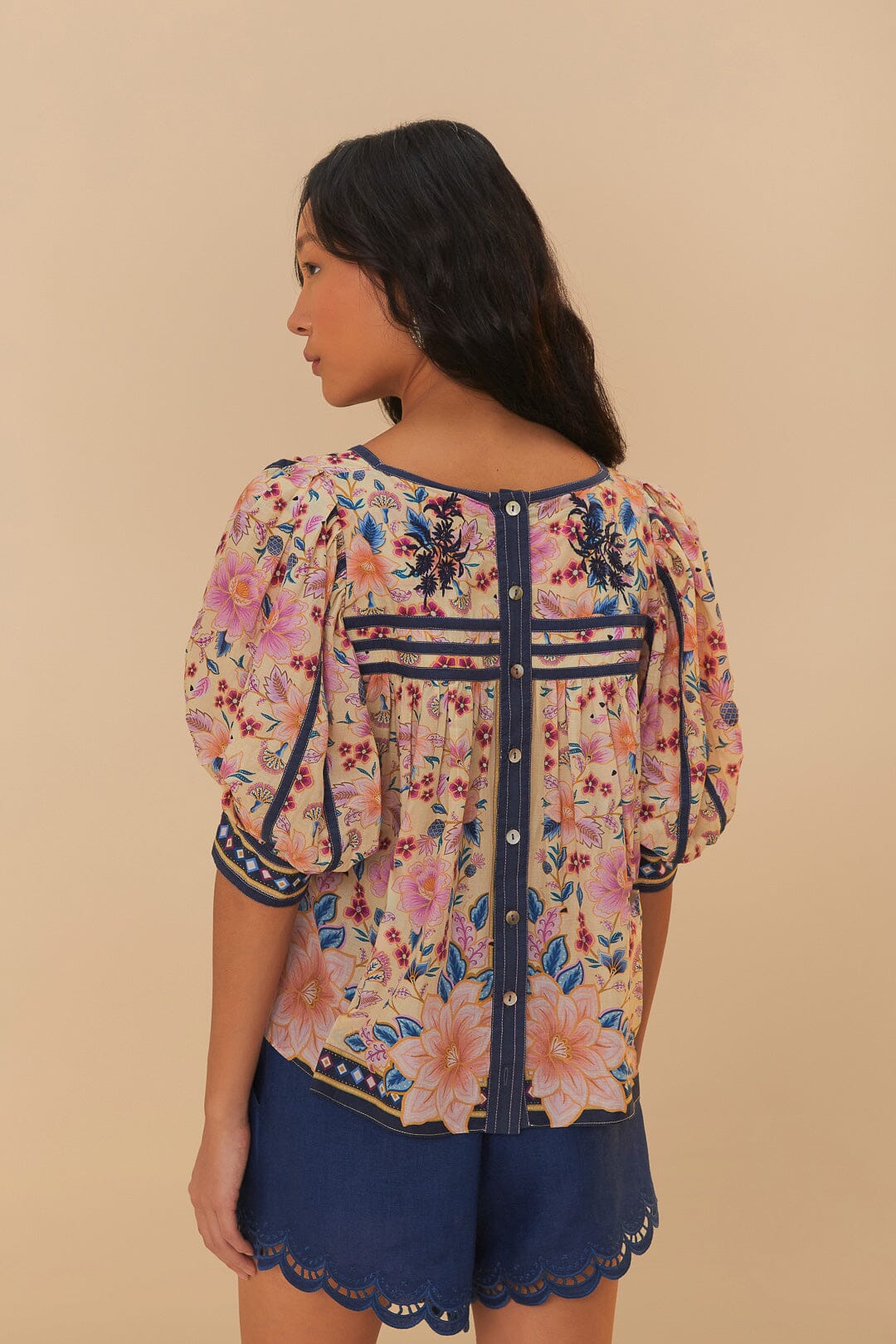 Blusa con mangas abullonadas y tapicería Superbloom crema