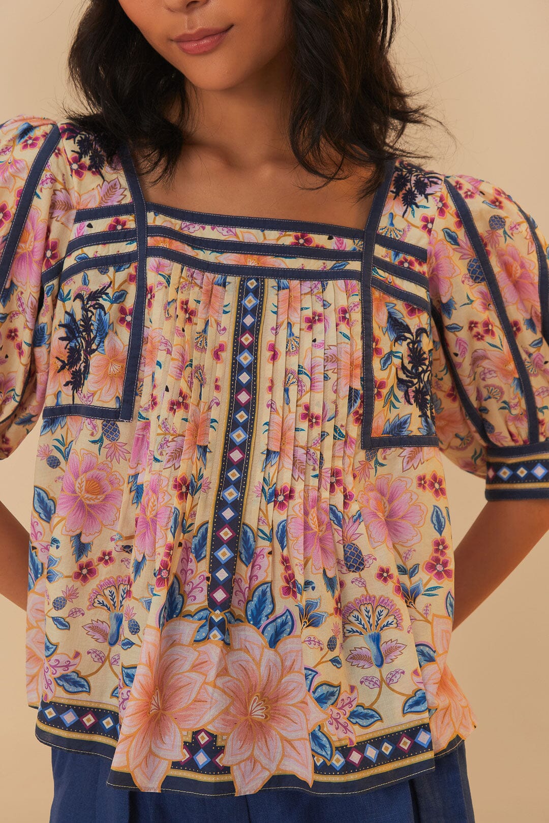Blusa con mangas abullonadas y tapicería Superbloom crema