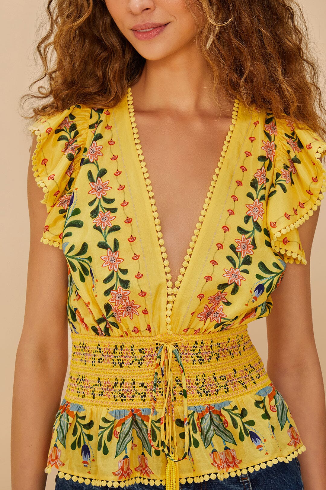 Blusa estampada de rayas y delicadas flores amarillas