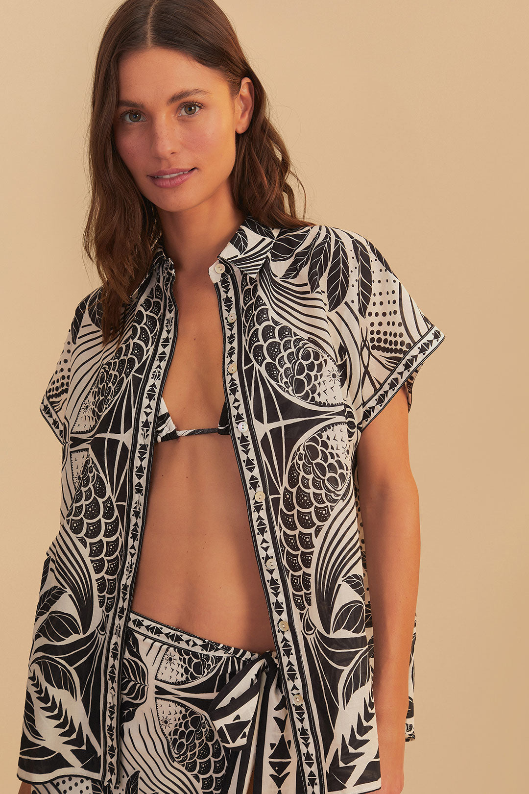 Camisa de lino monocromática