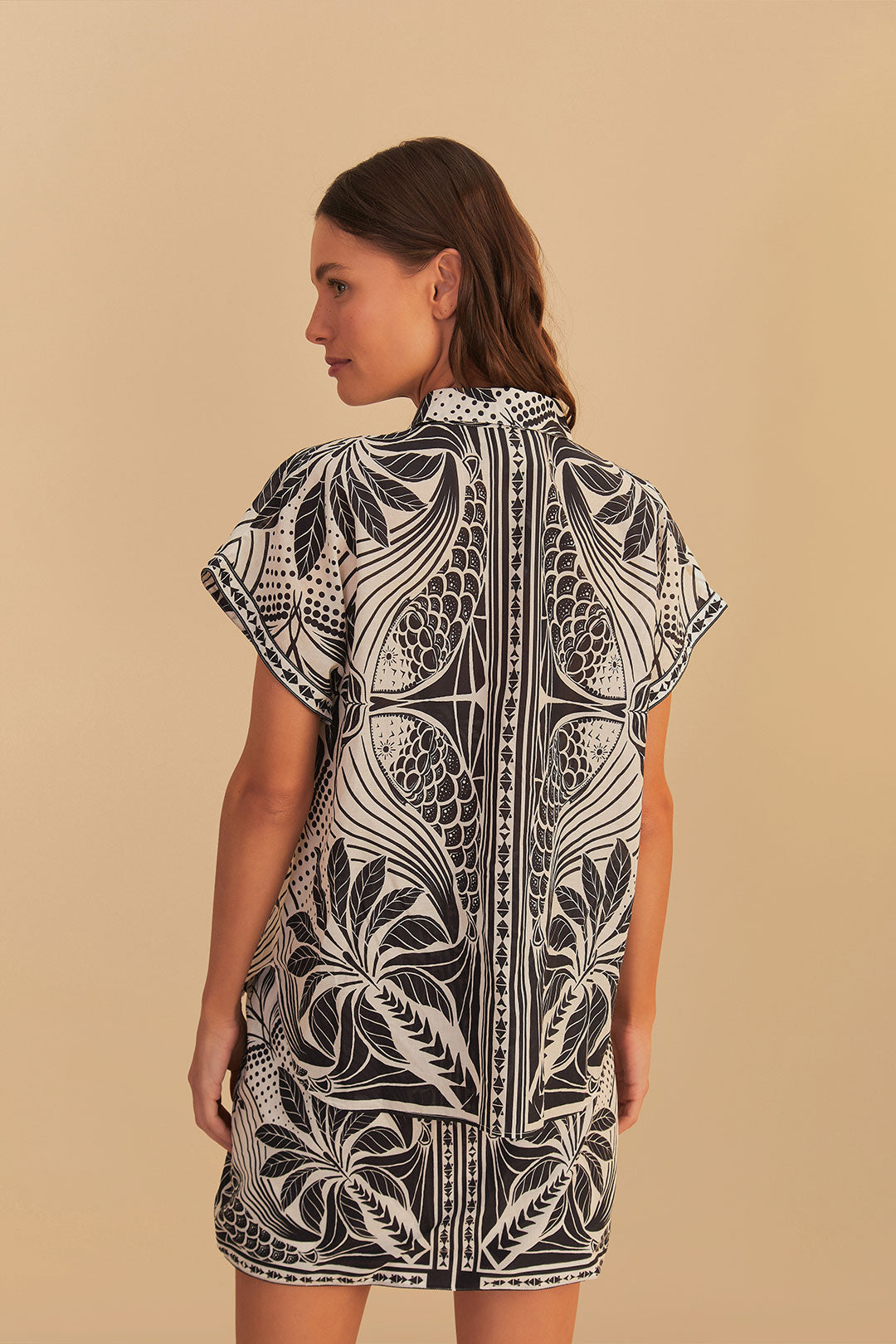 Camisa de lino monocromática