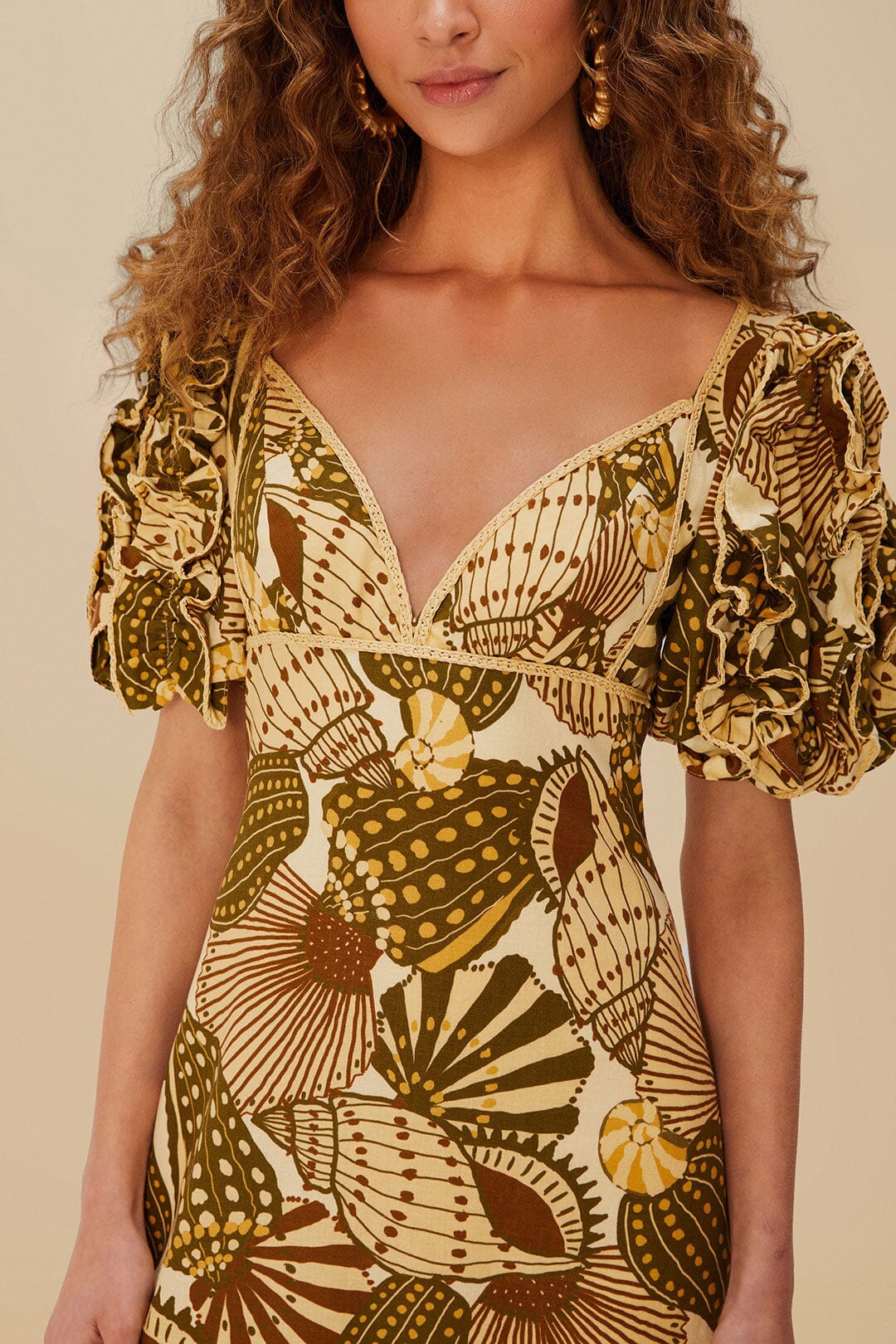 Mini vestido de viscosa estampado de conchas color arena