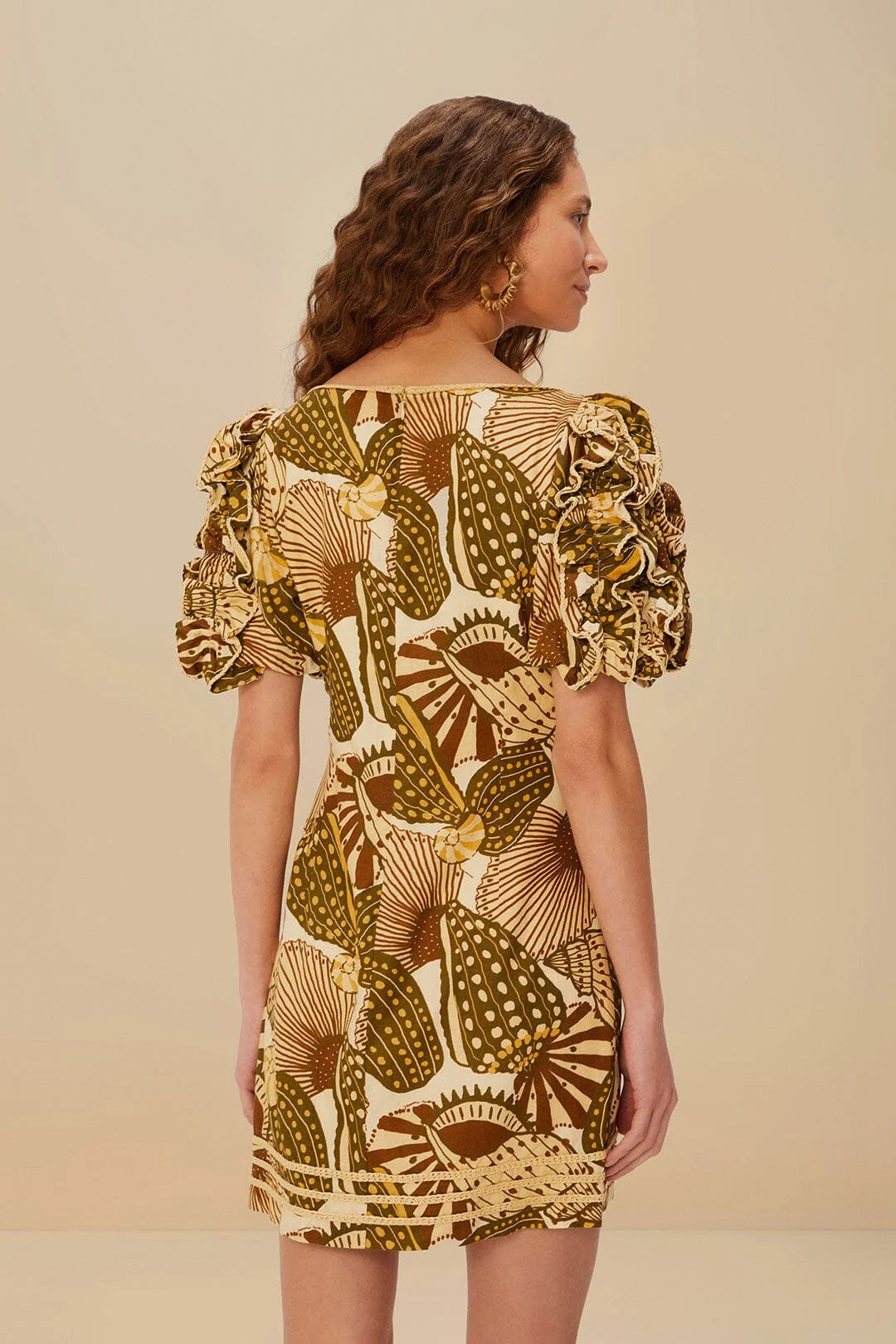 Mini vestido de viscosa estampado de conchas color arena