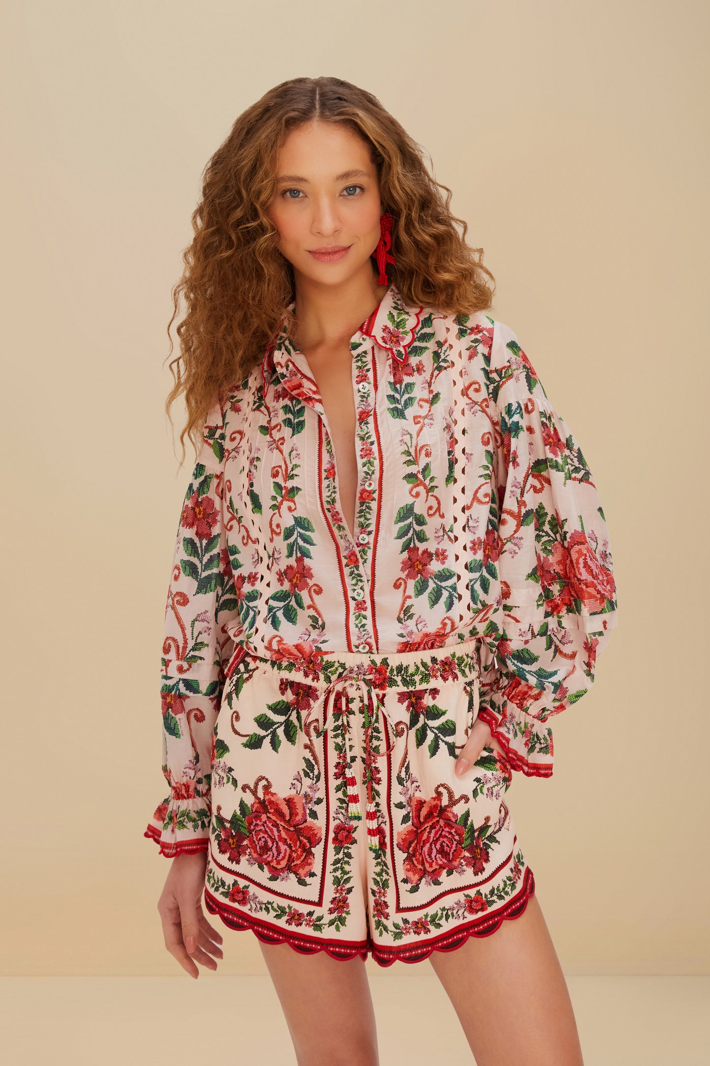 Short rosa con estampado de flores