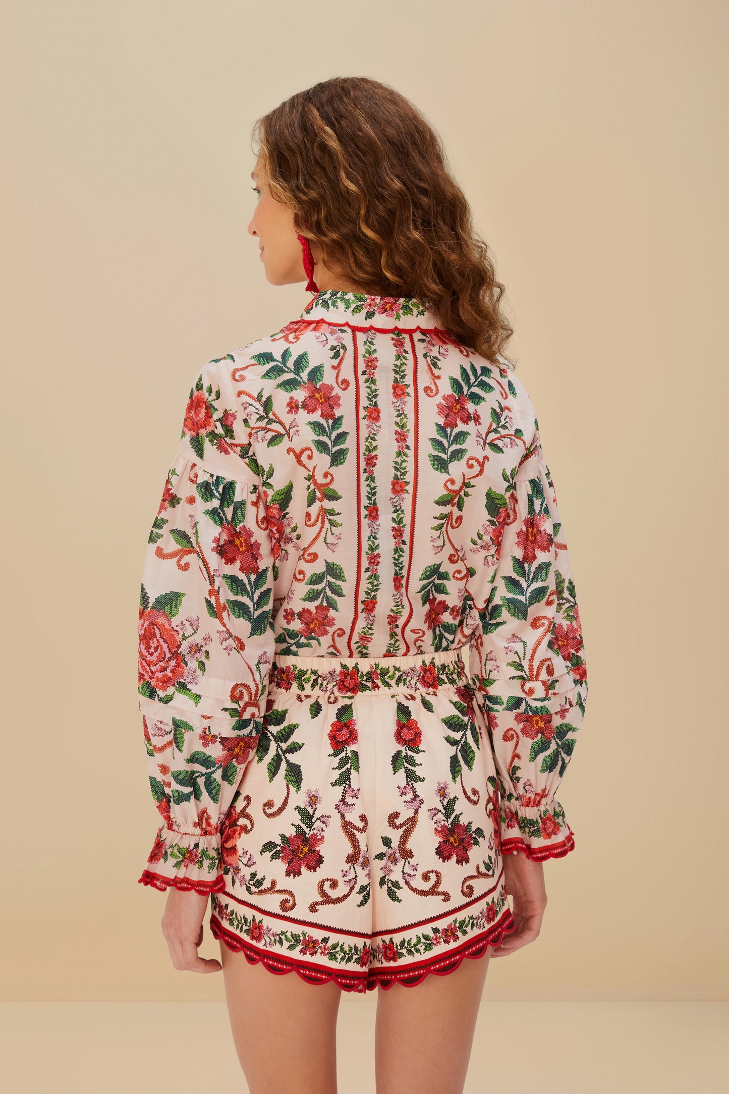 Short rosa con estampado de flores