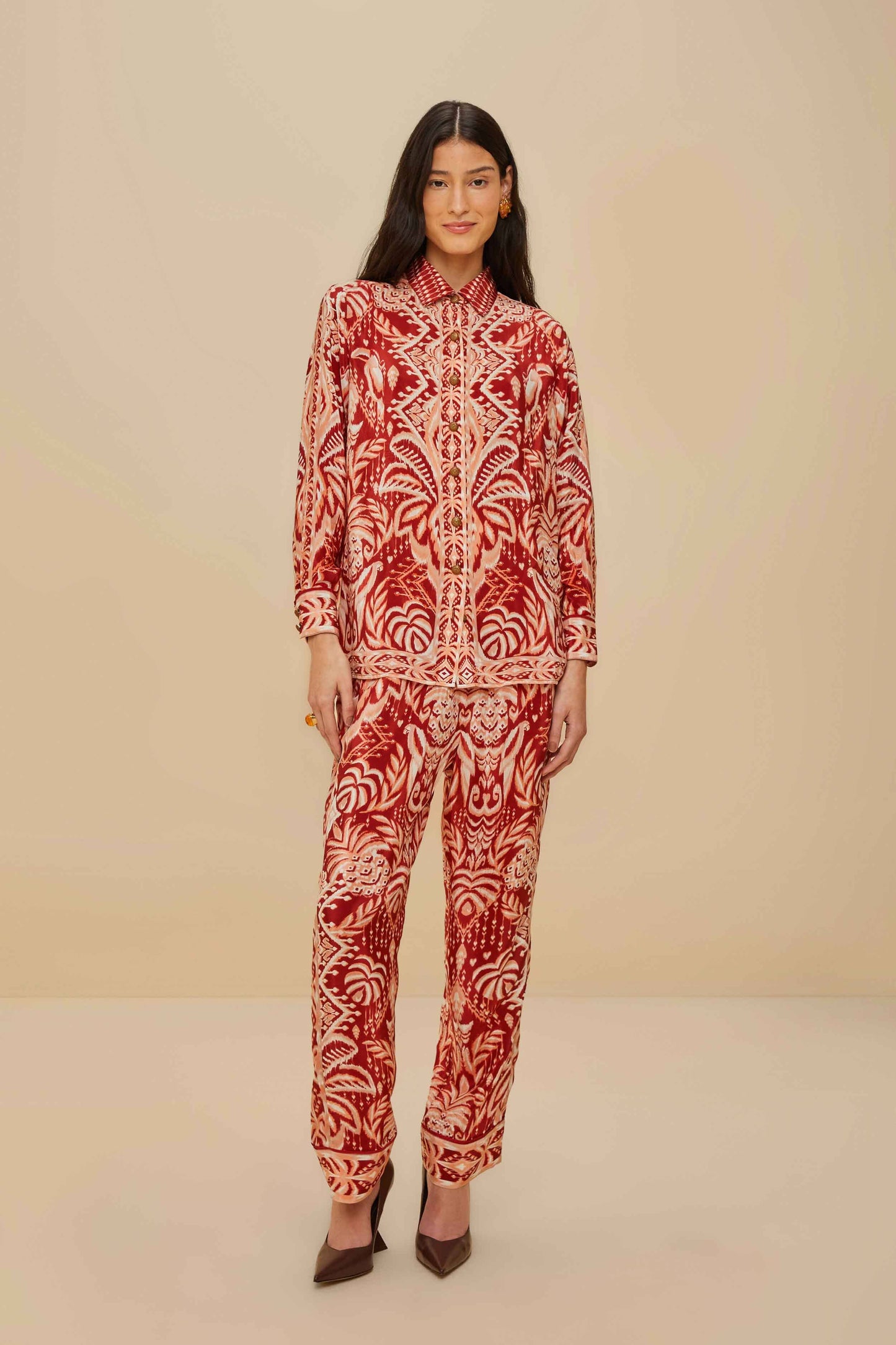 Camisa de pijama roja estampado tropical