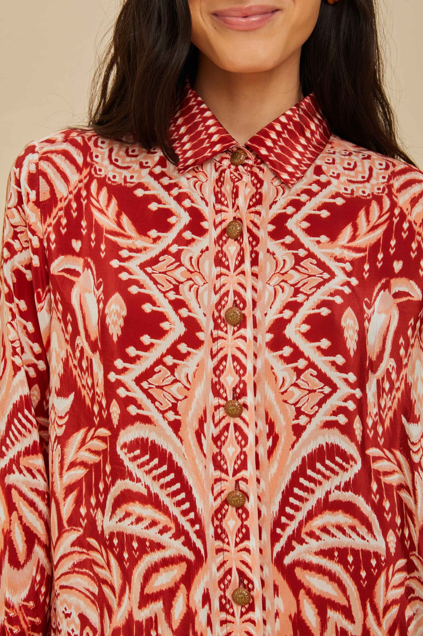 Camisa de pijama roja estampado tropical