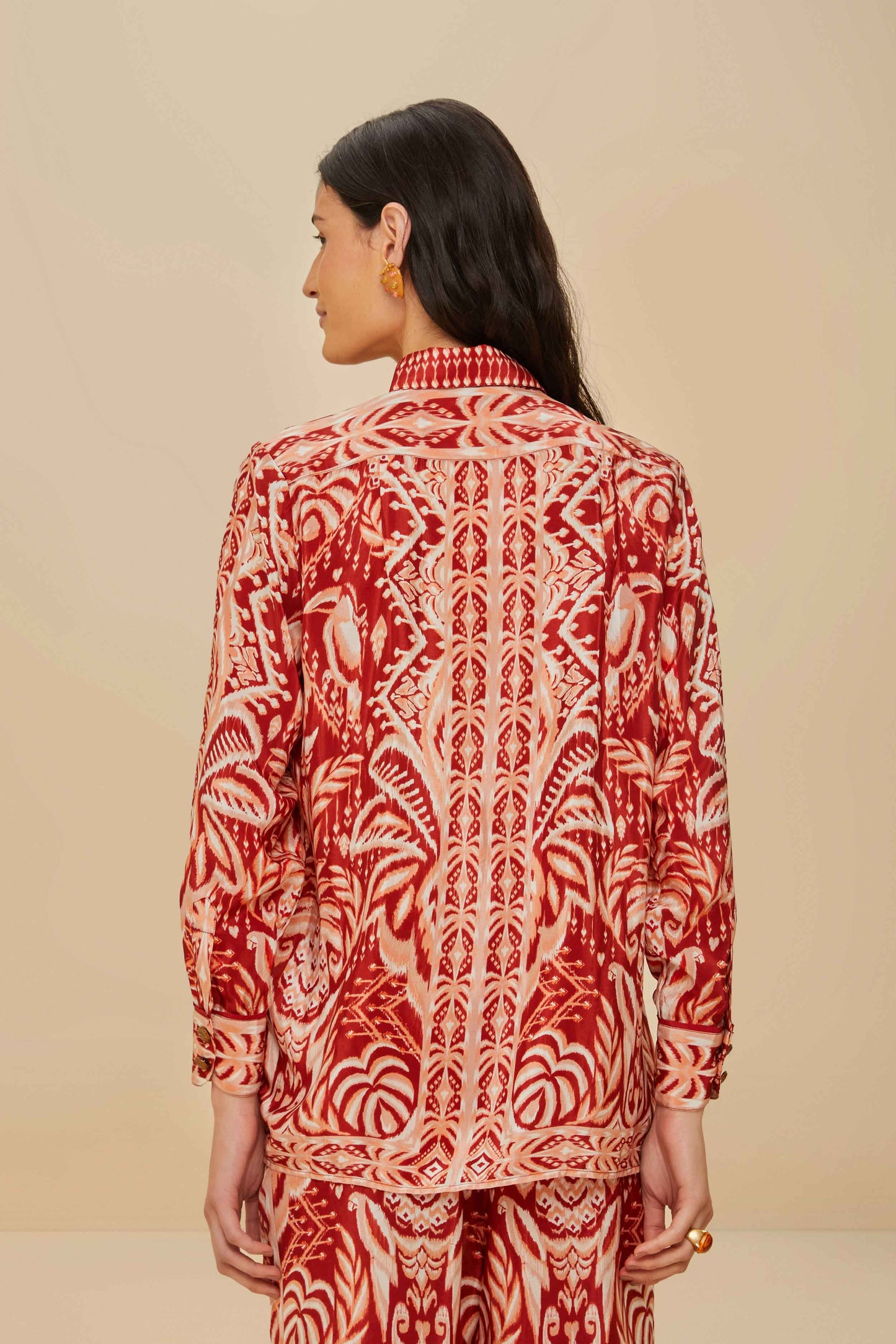 Camisa de pijama roja estampado tropical
