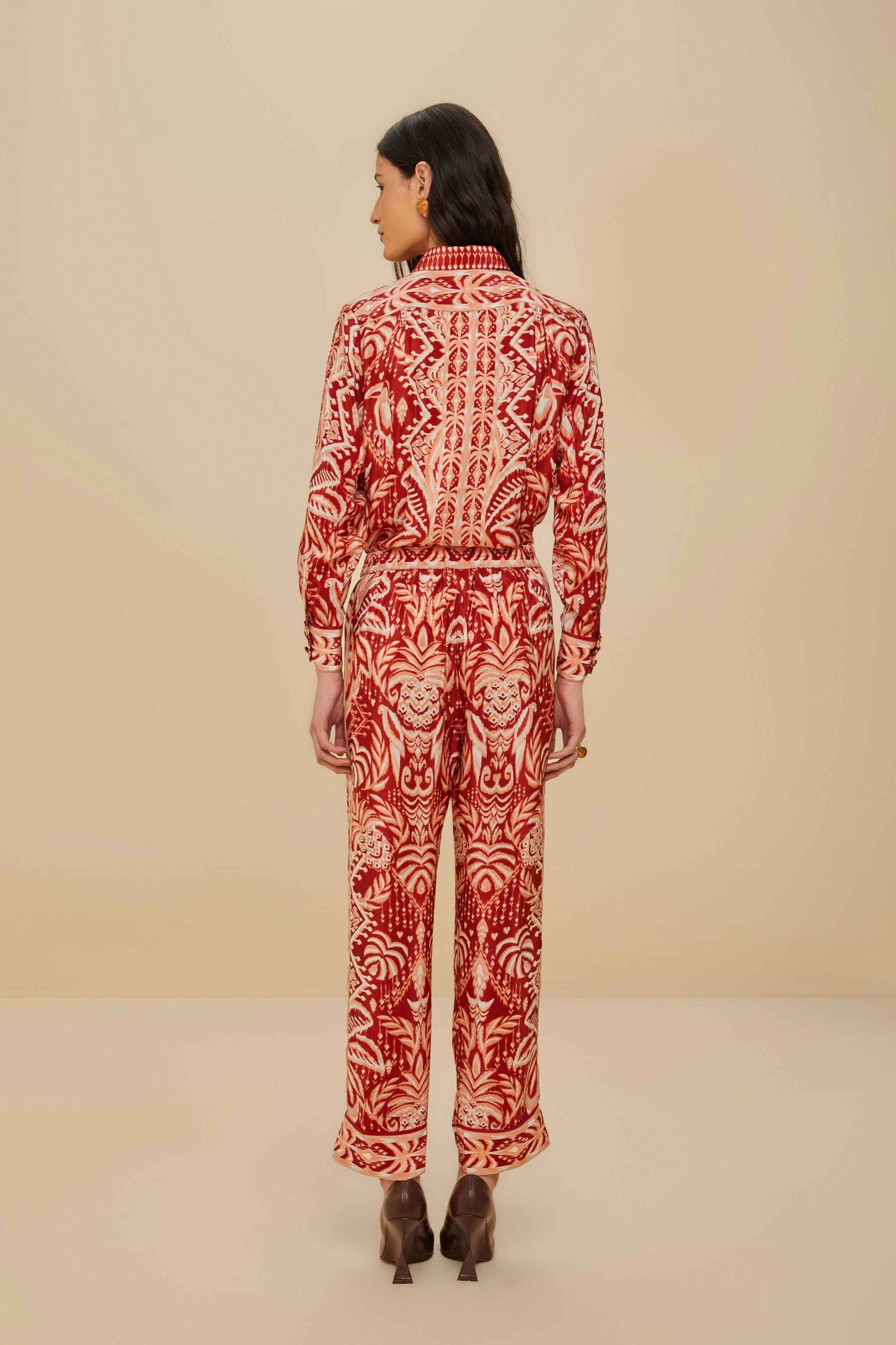 Pantalones de pijama rojos con estampado tropical