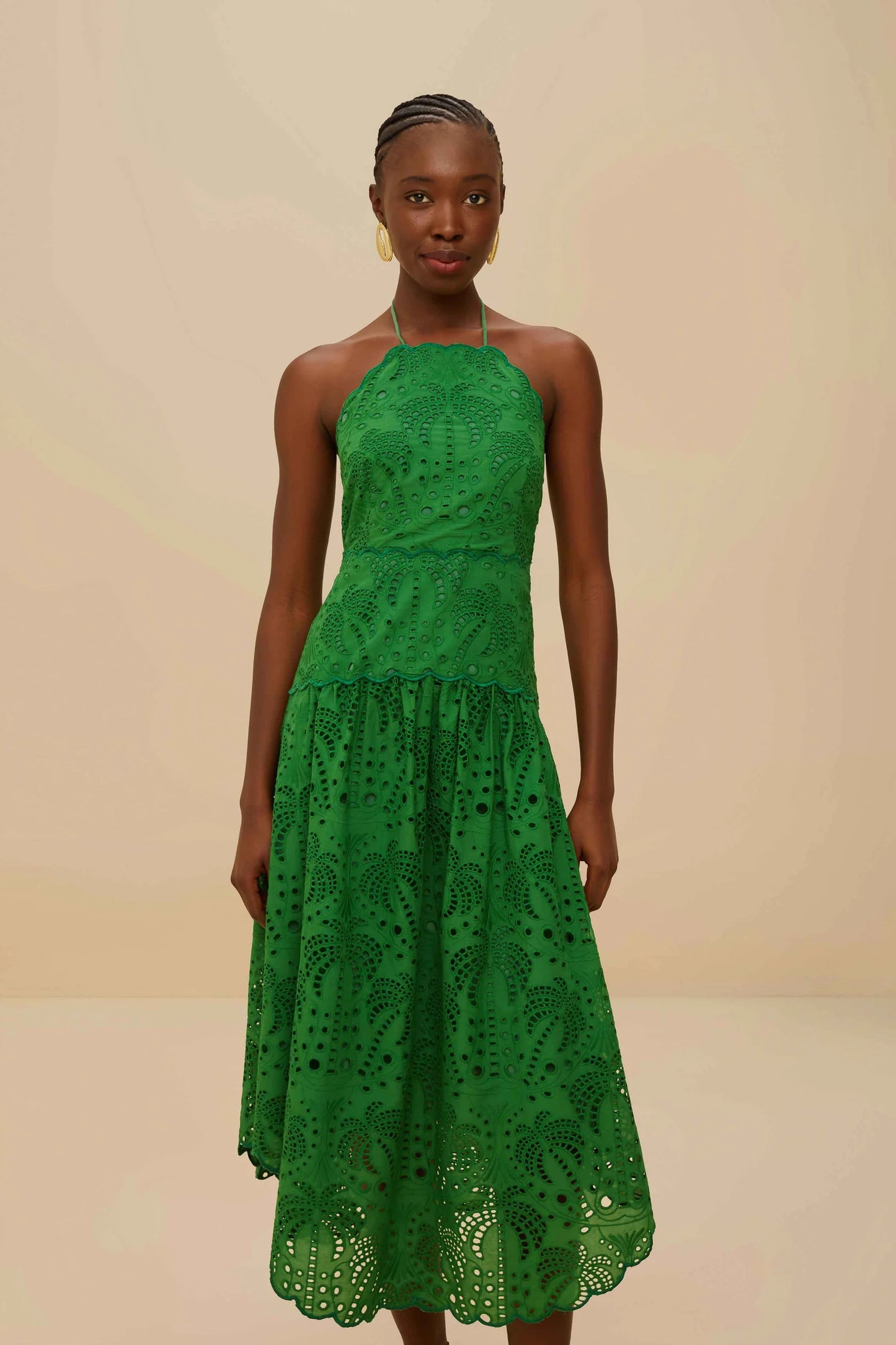 Vestido midi verde de palmeras con cuello halter y ojales