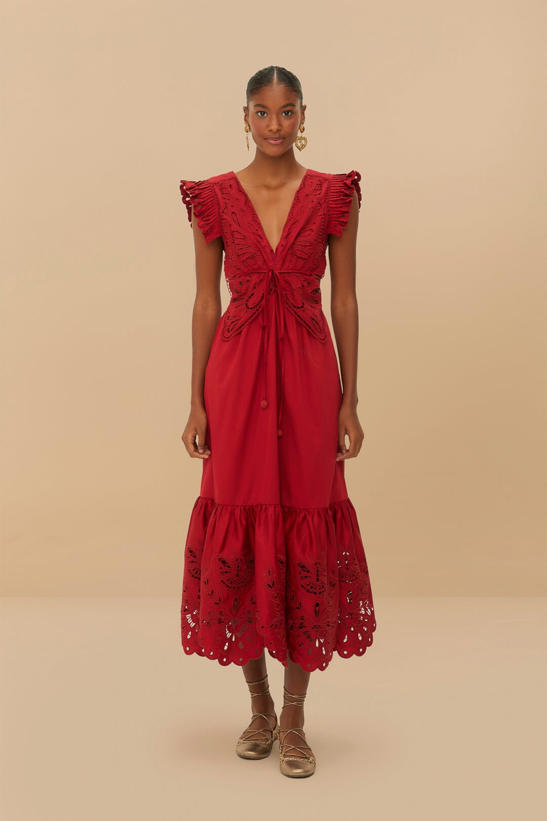 Vestido midi rojo con corte de mariposa