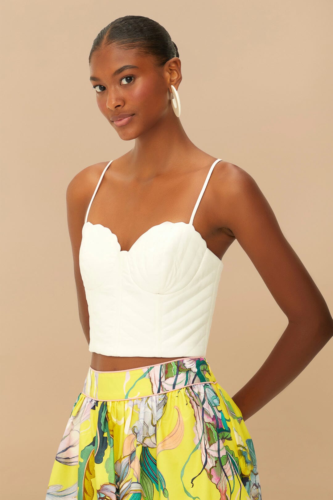 Off-White Shell Crop Top sin mangas