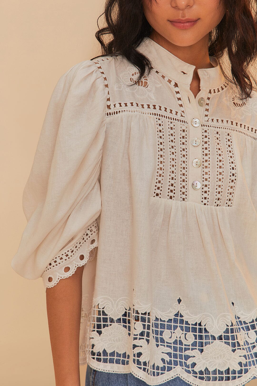 Blusa romántica Richelieu LENZING™ ECOVERO™ Euroflax™ de Off-White