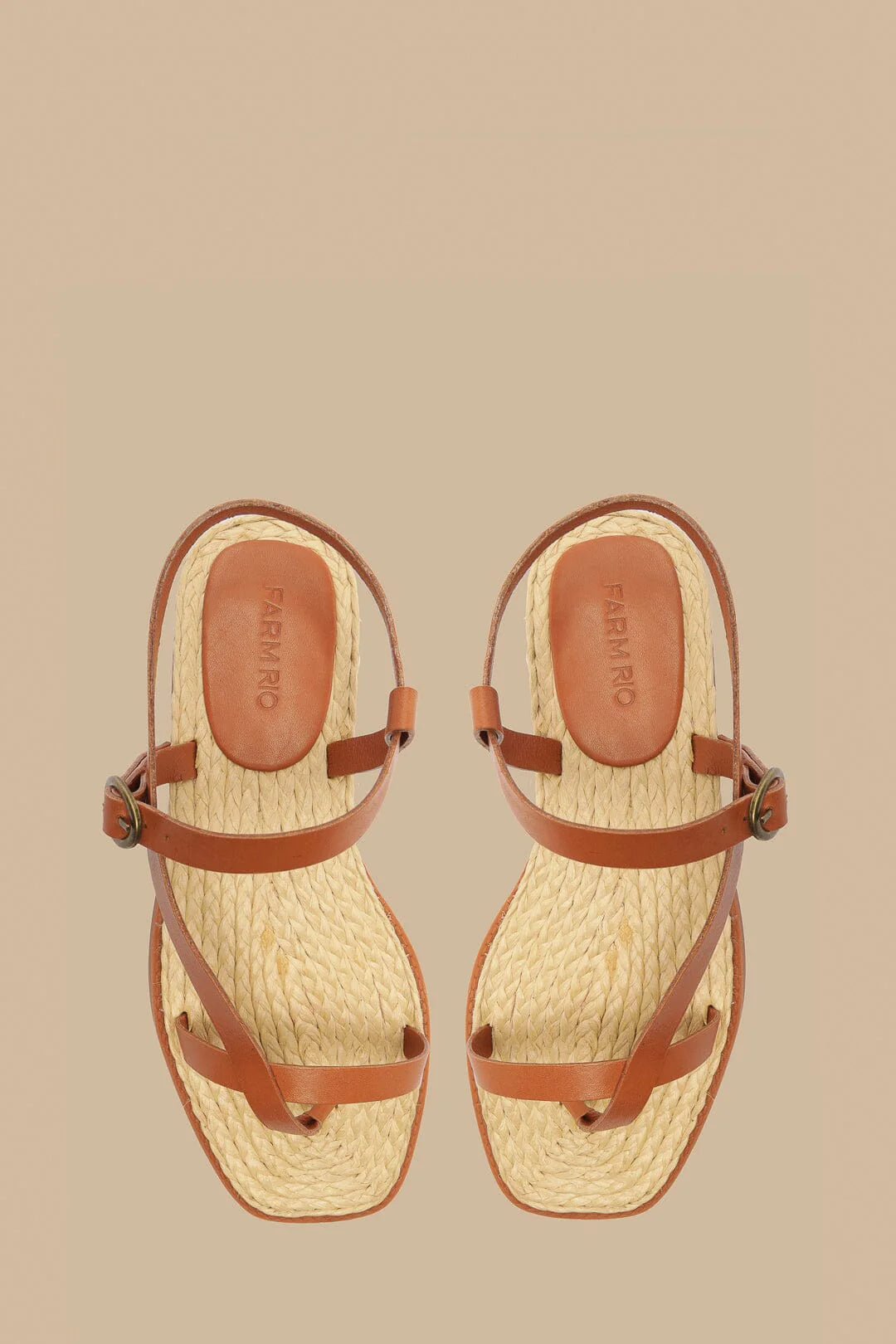 Sandalia camel con tiras cruzadas