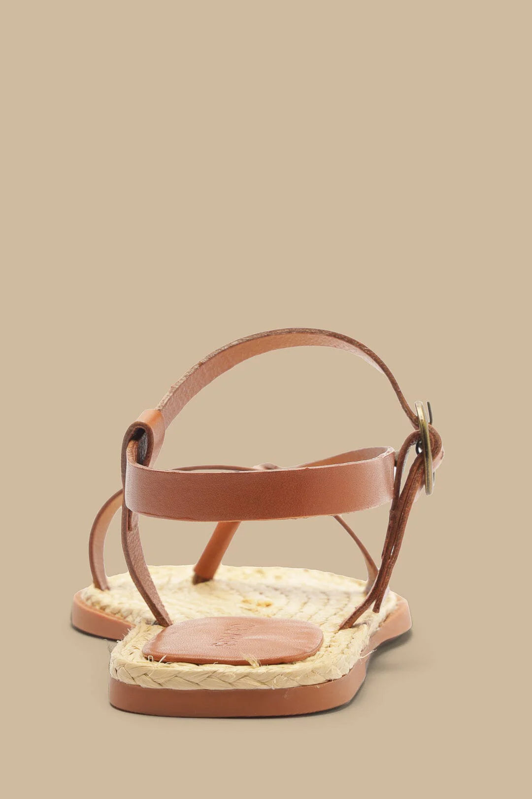 Sandalia camel con tiras cruzadas