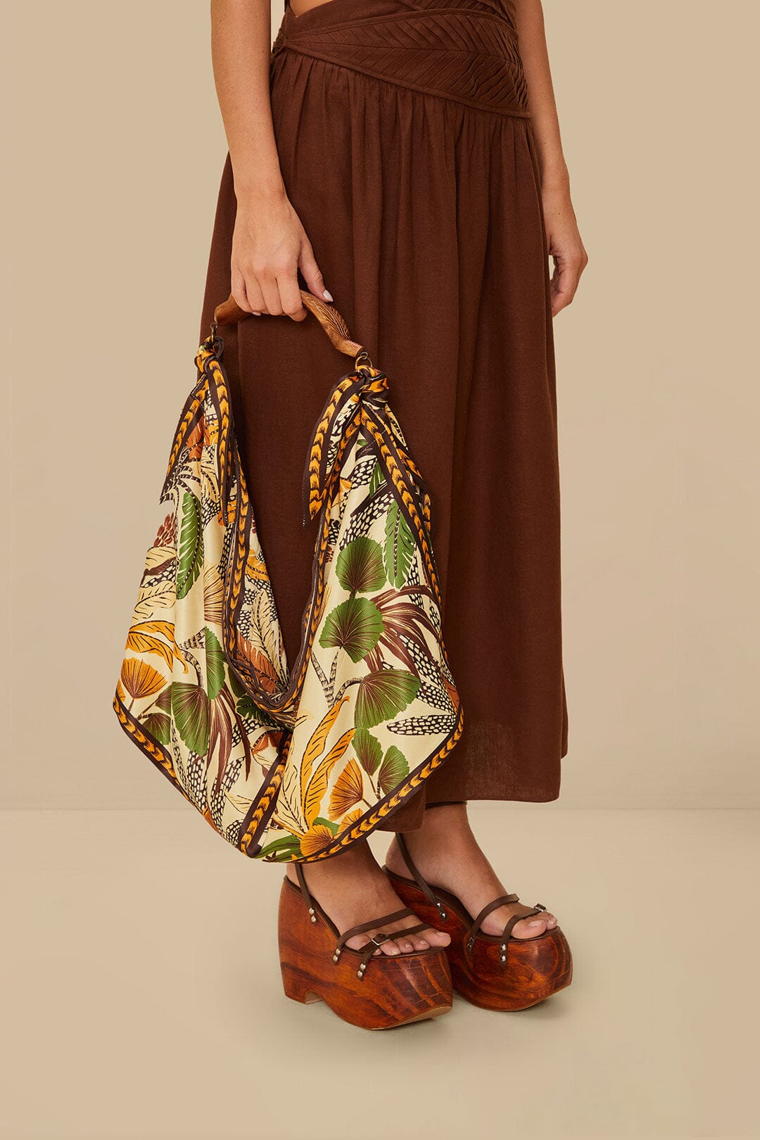 Bolso tote de pañuelo con estampado de follaje