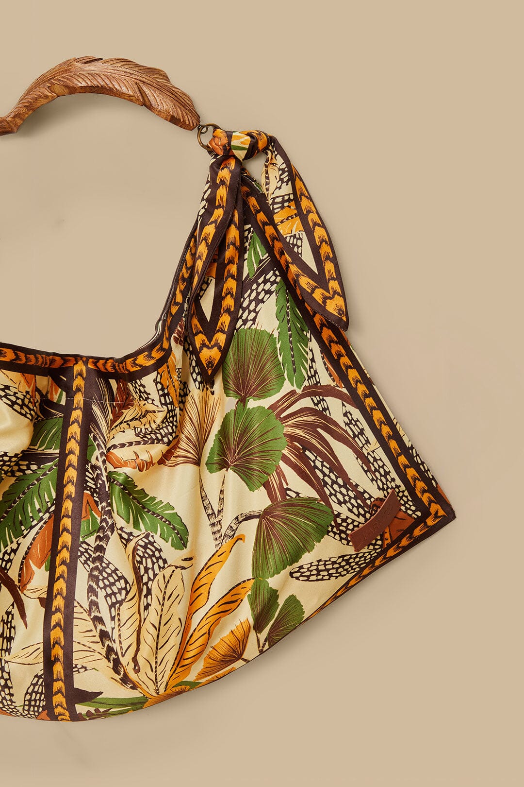 Bolso tote de pañuelo con estampado de follaje