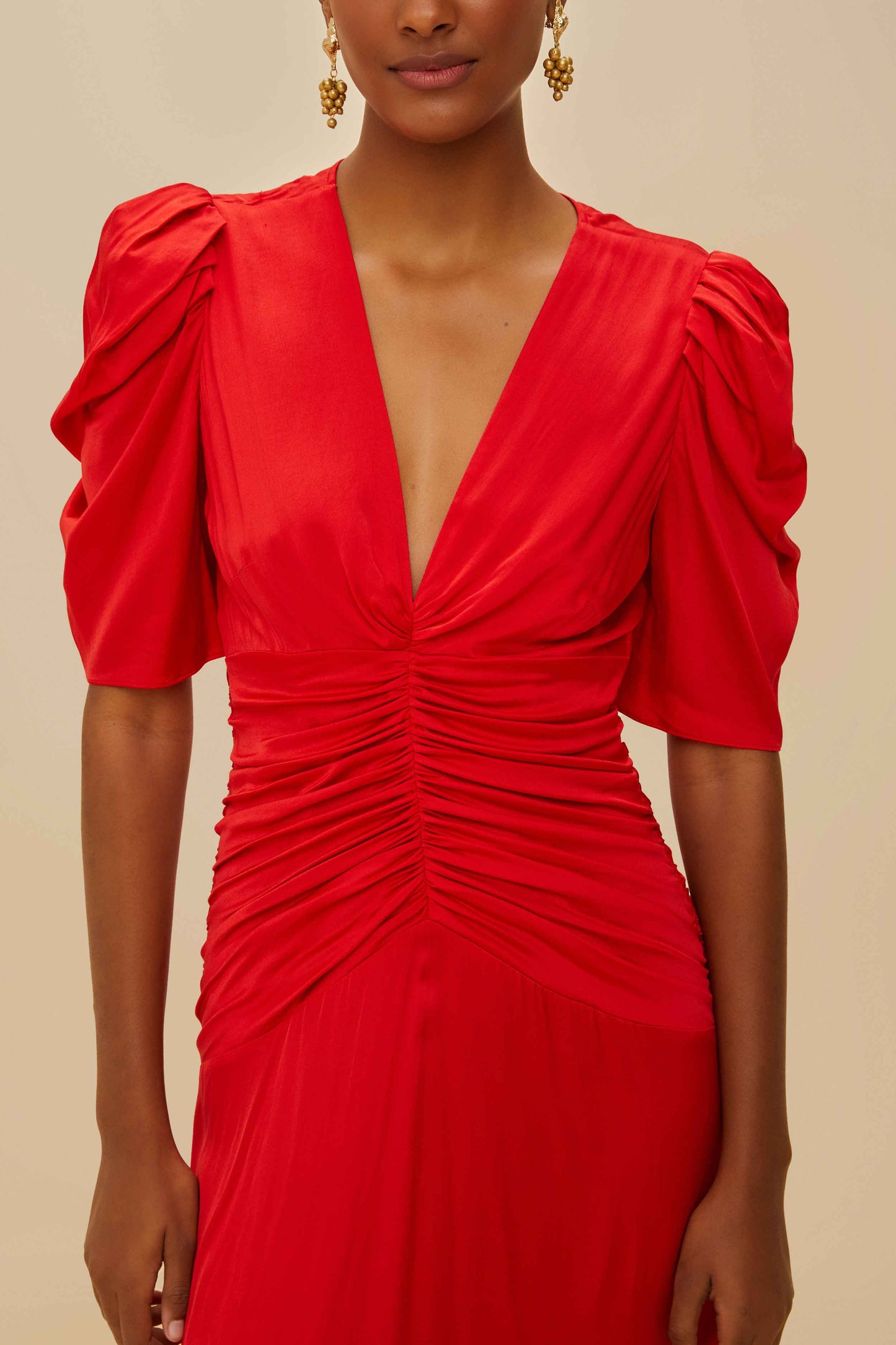 Vestido midi fruncido rojo