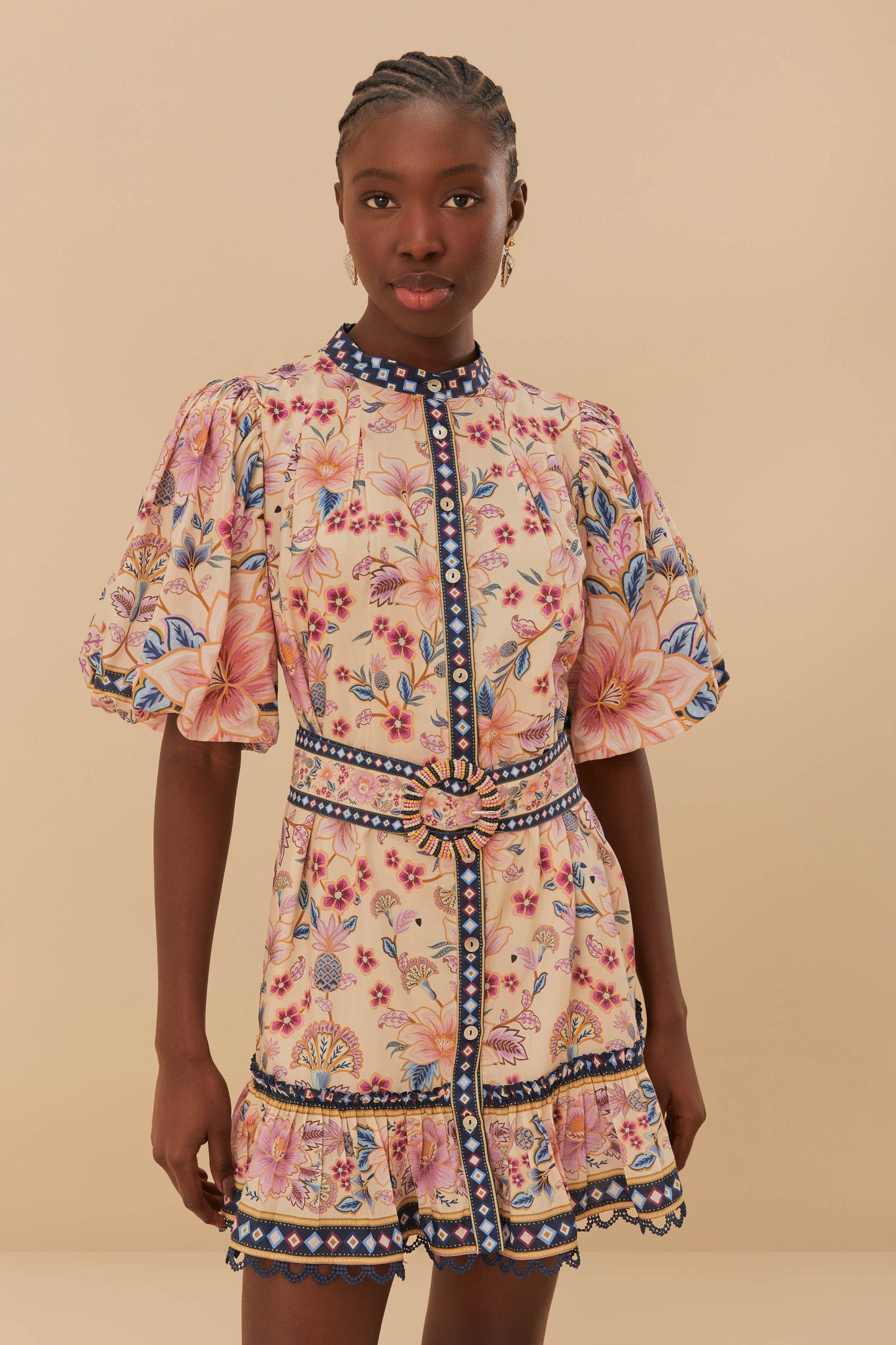 Minivestido de manga abullonada con tapicería en color crema Superbloom