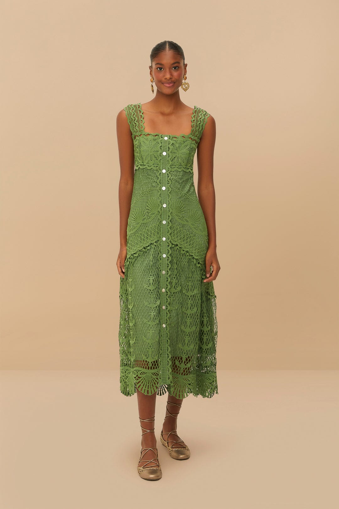 Vestido largo verde con guipur