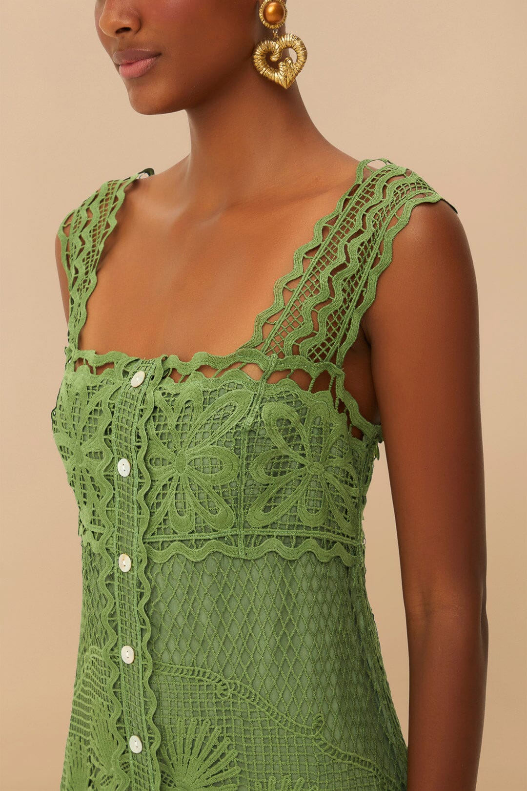 Vestido largo verde con guipur