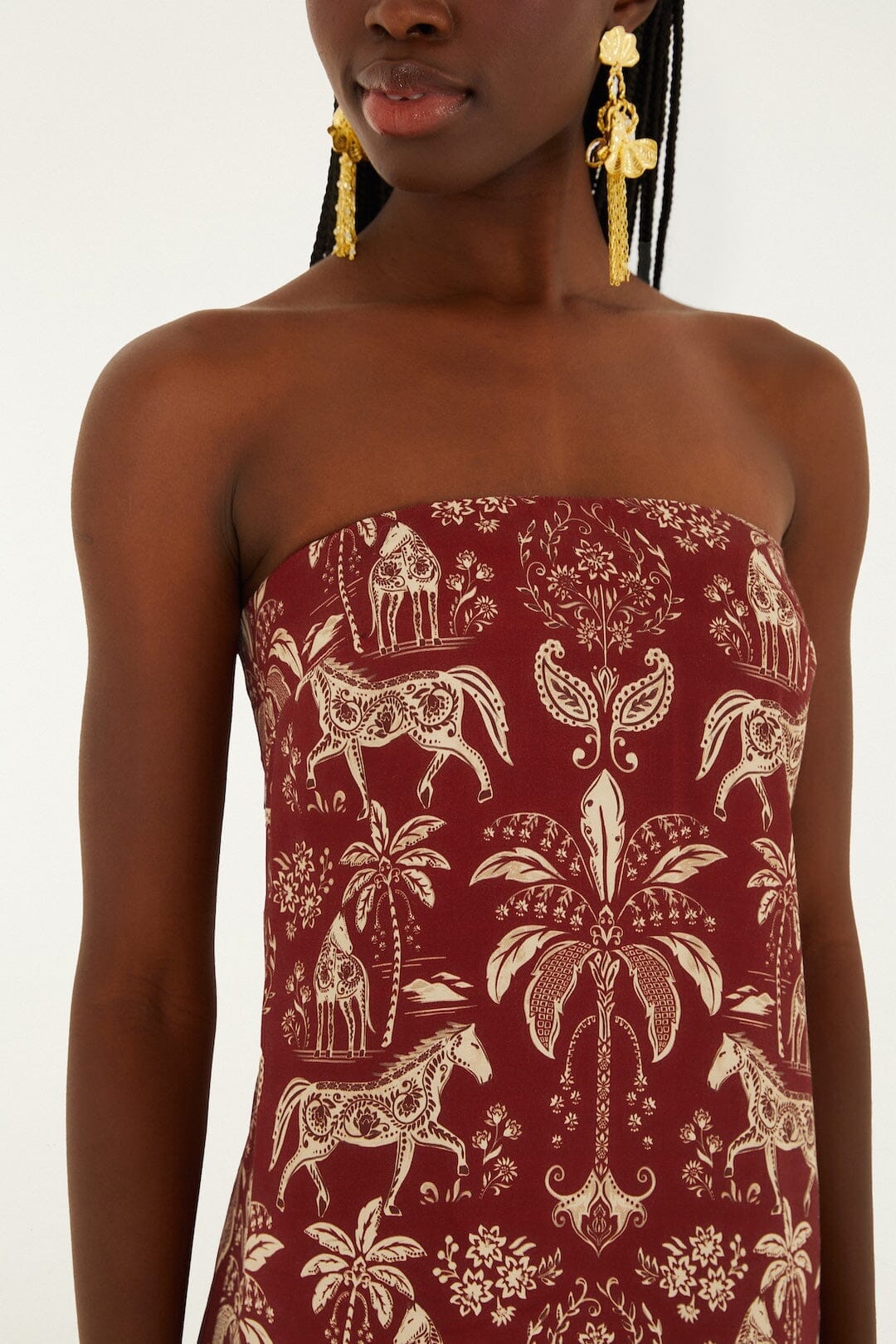 vestido largo sin mangas rojo oscuro de haras