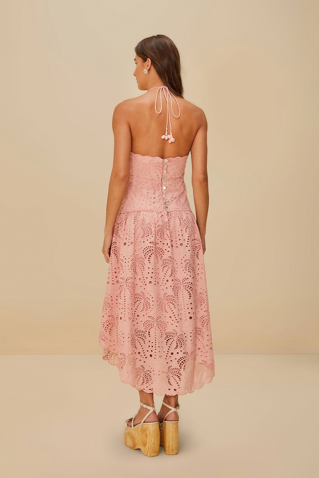 Vestido midi con ojales y palmera rosa rubor