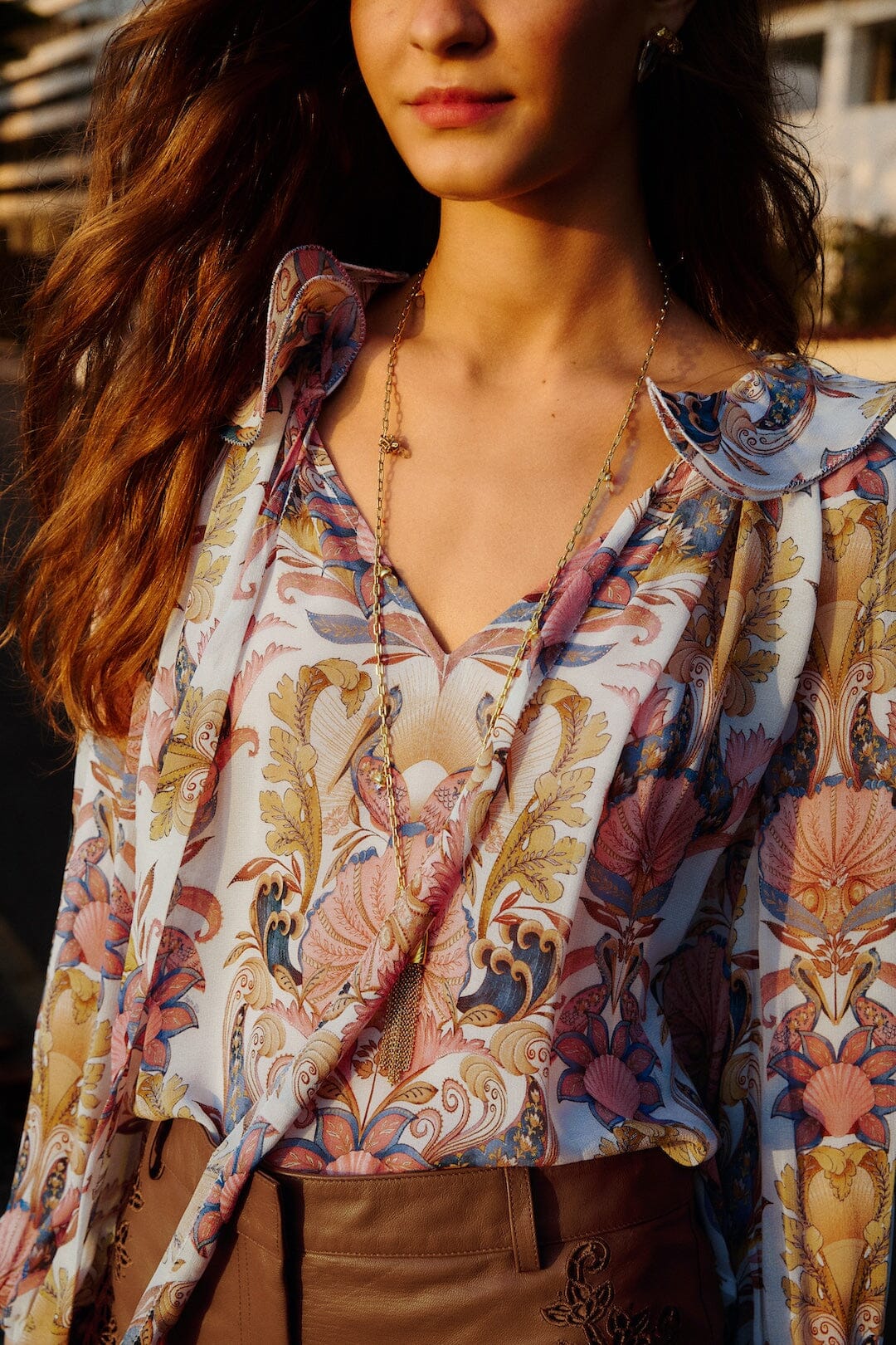 blusa de manga larga en blanco roto sea garden
