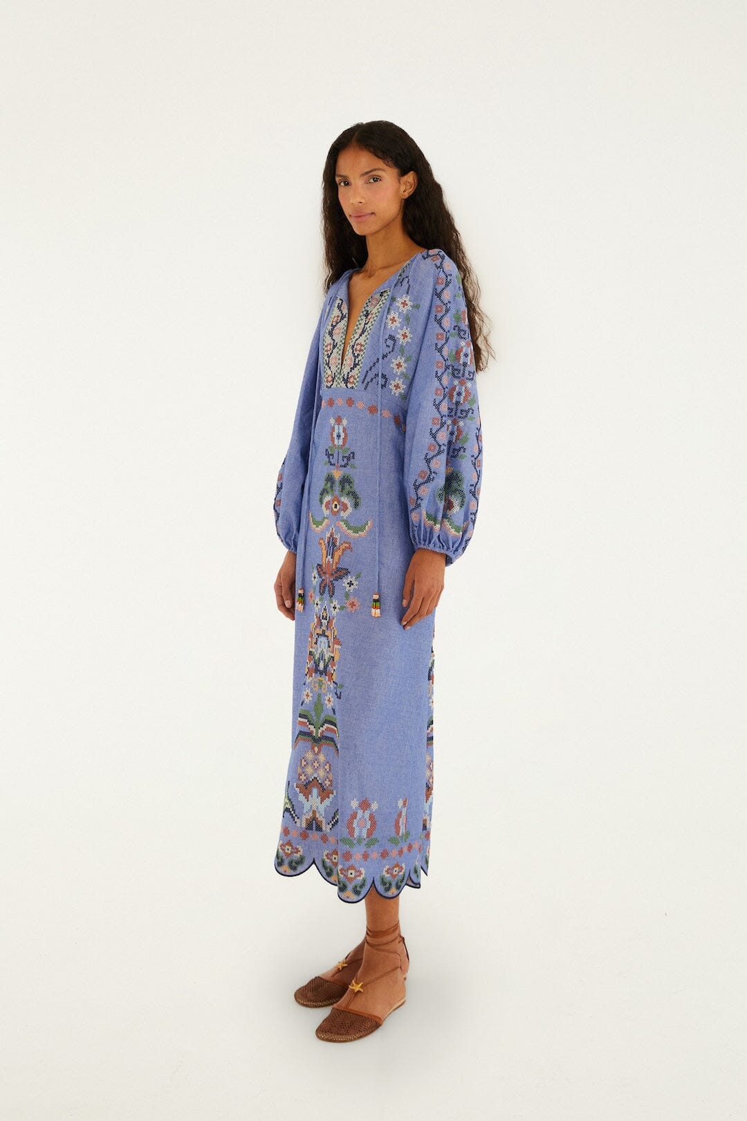 Vestido Midi Azul Bordado Garden Tapestry de Manga Larga
