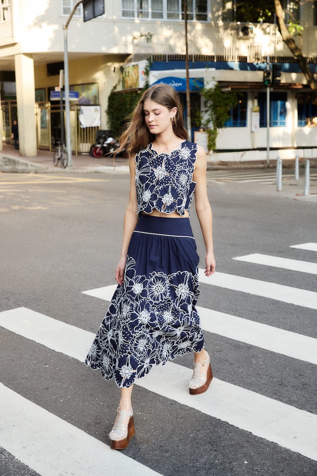 Maxi Falda Azul Flores Richelieu
