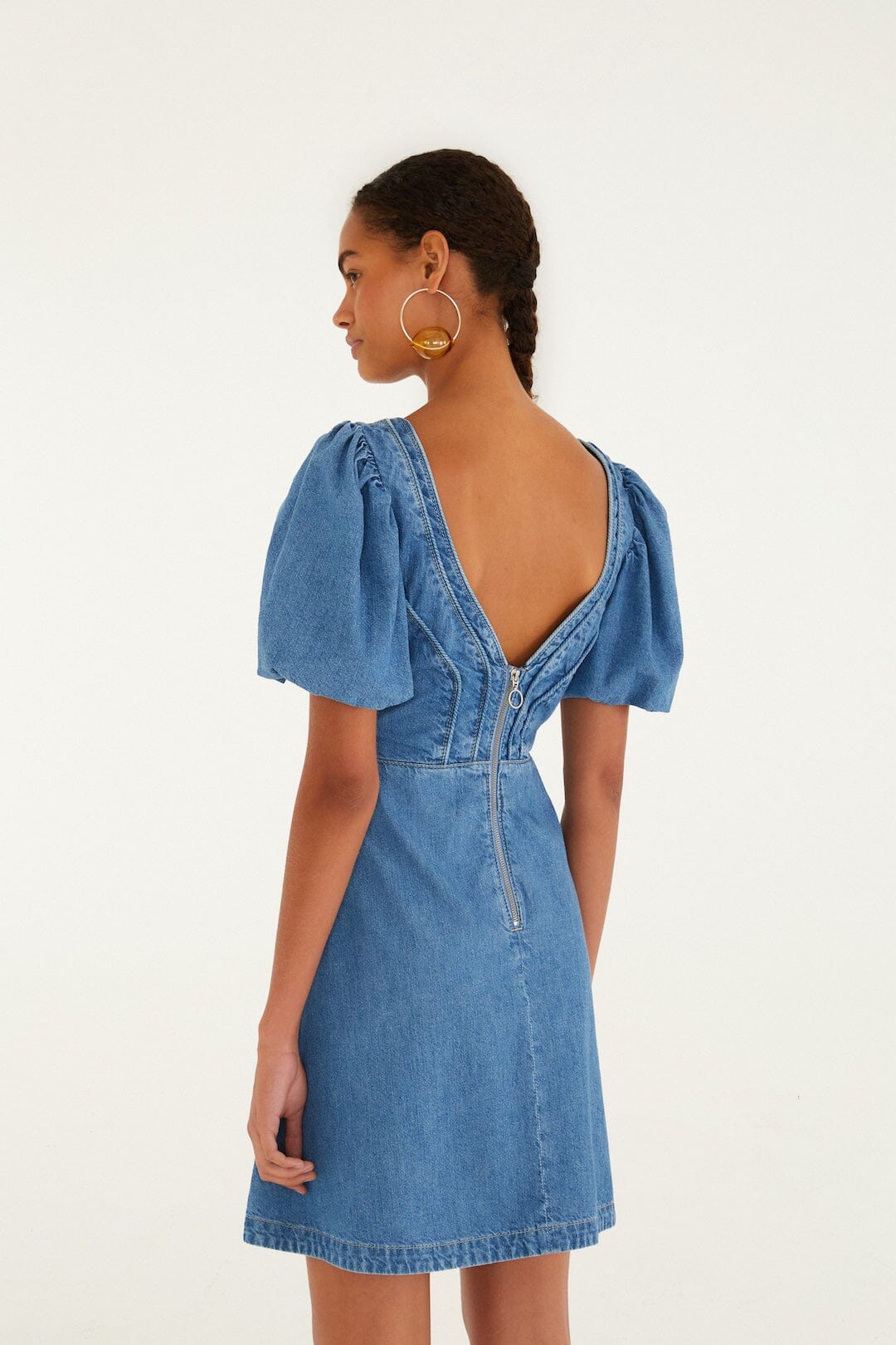 Vestido Mini de Mezclilla con Abertura Ondulada y Manga Abombada