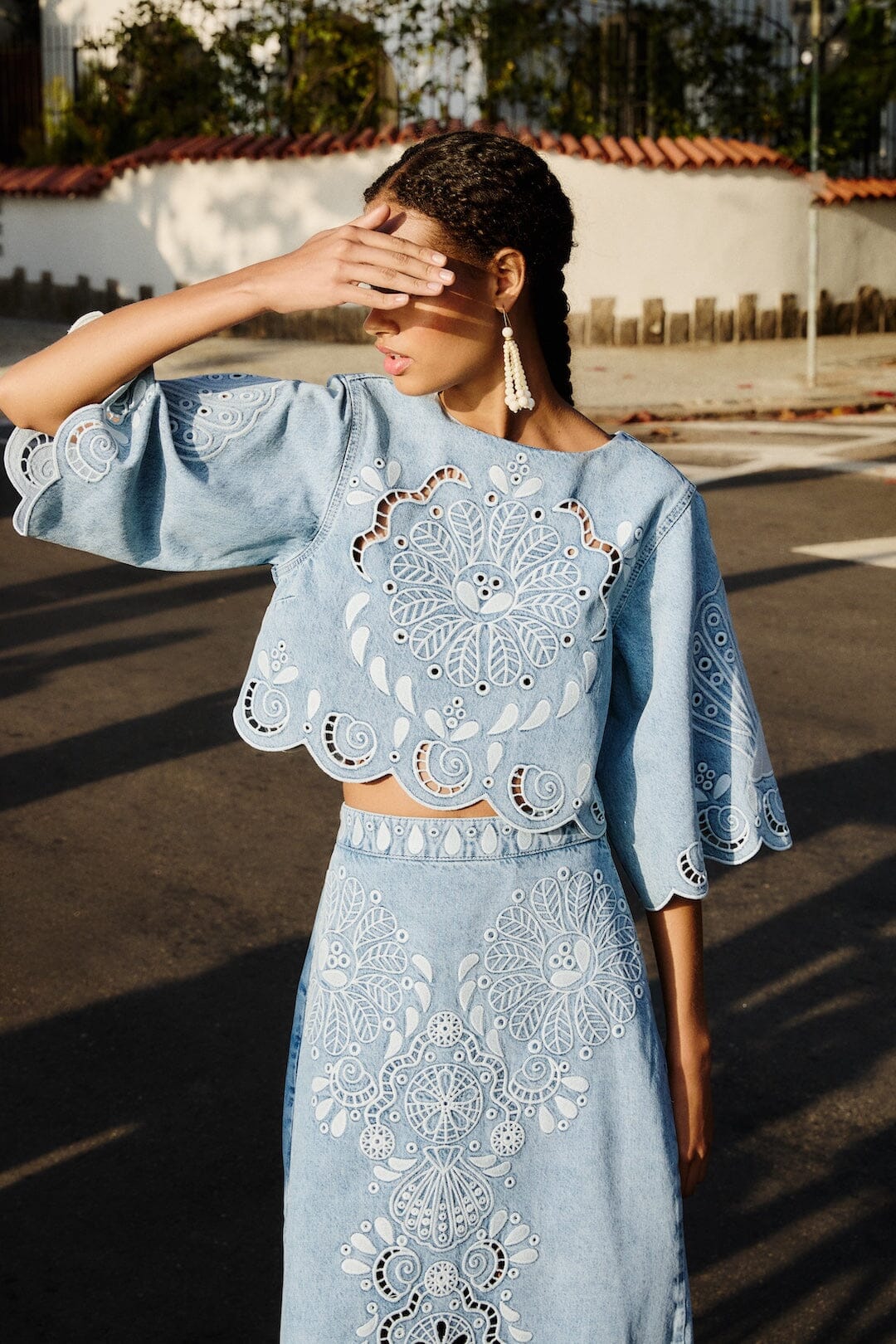 Blusa Corta de Mezclilla Richelieu con Mangas Kimono