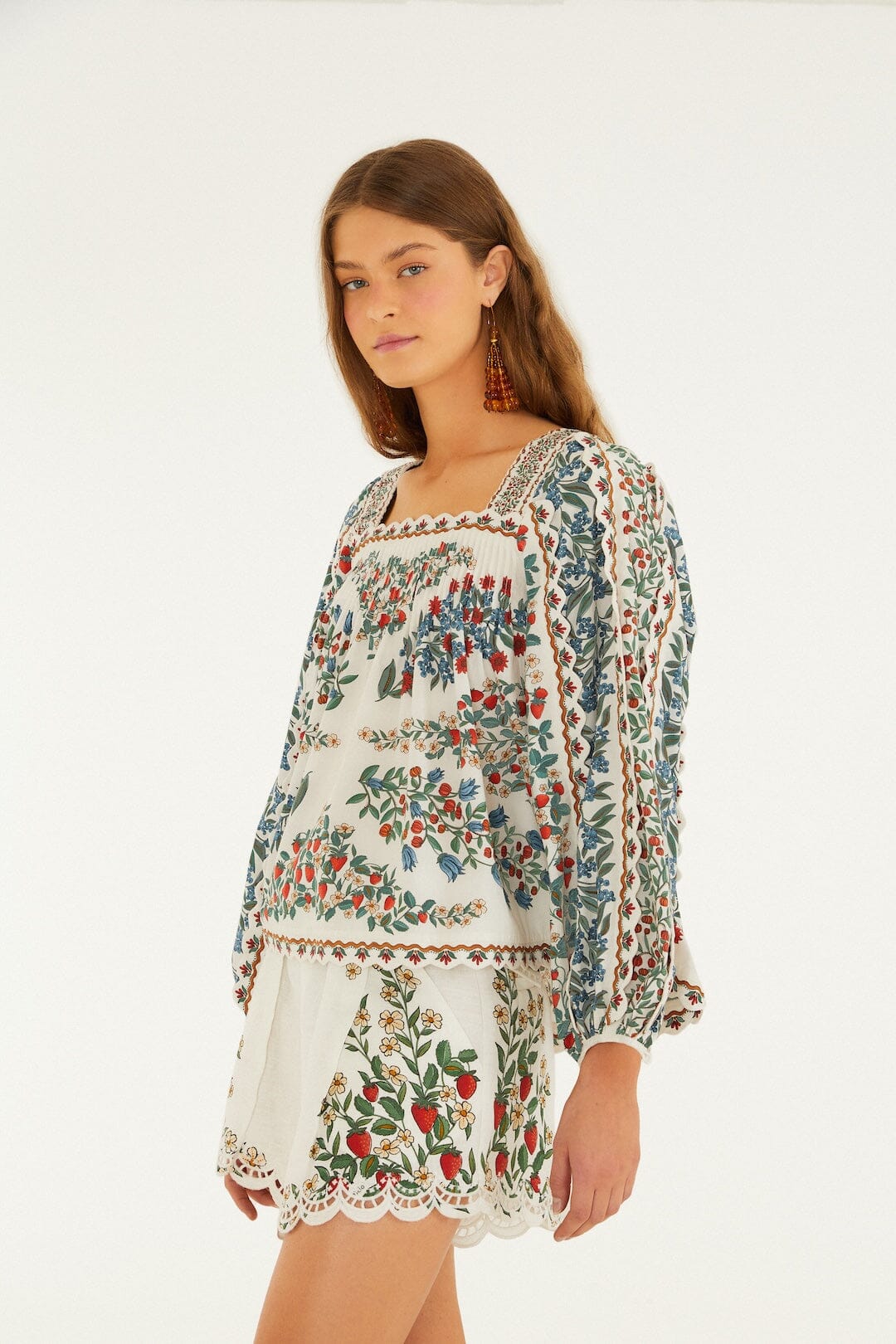 Blusa Blanco Hueso Fruit Beauty con Pañuelo de Manga Larga