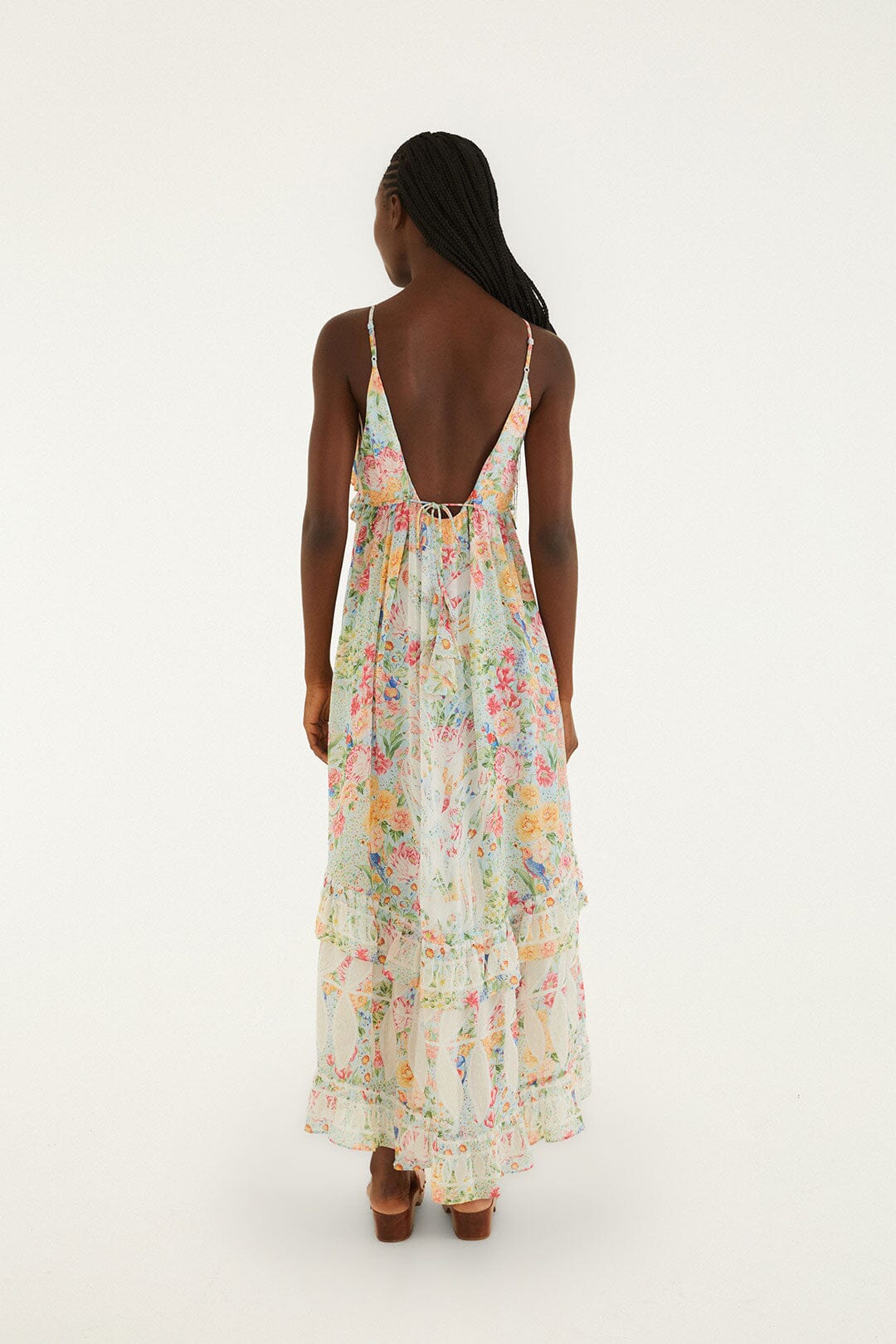 Maxi Vestido Rendeira Multicolor con Olanes y Sin Mangas