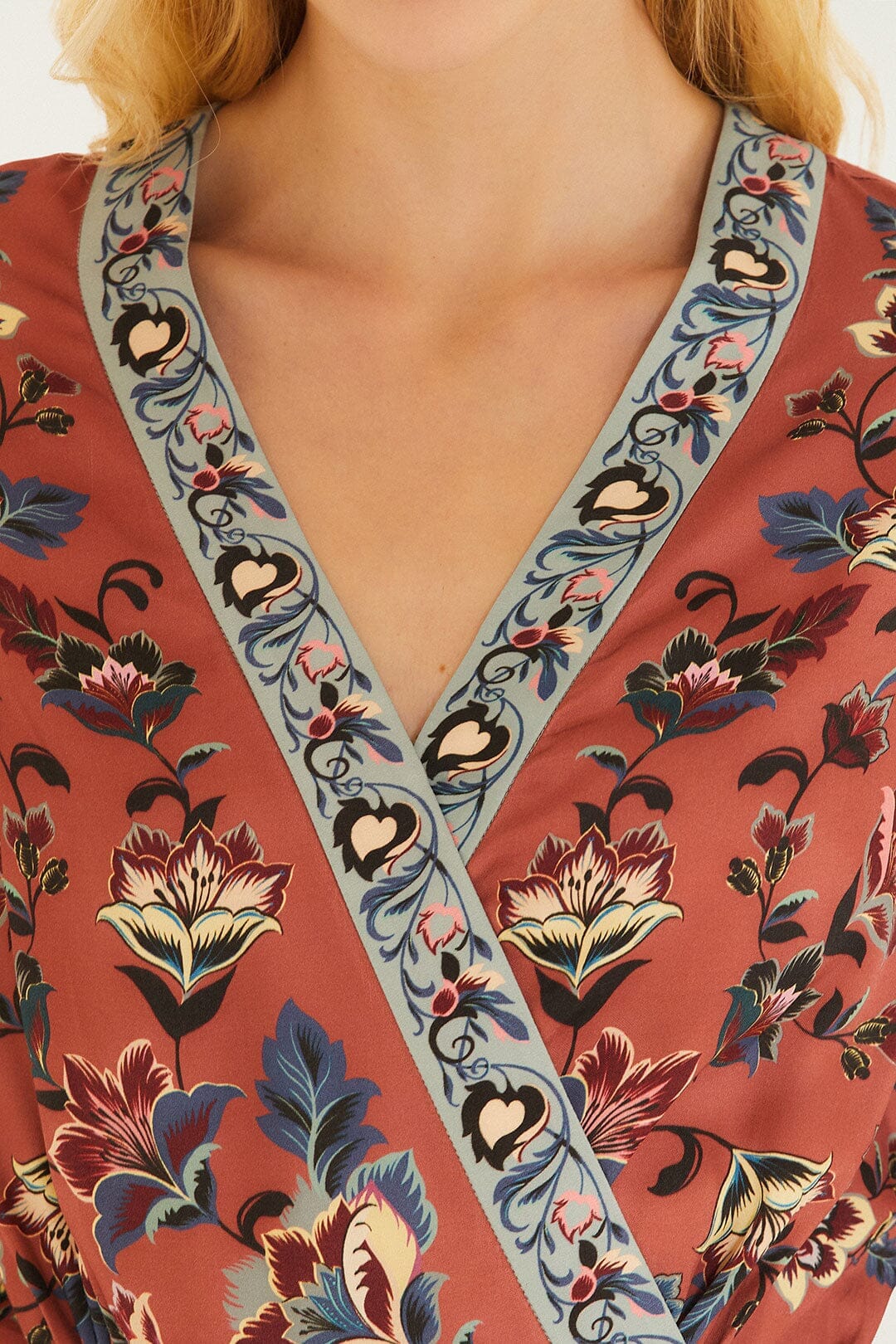 Mini vestido cruzado Floral Beauty Tapestry