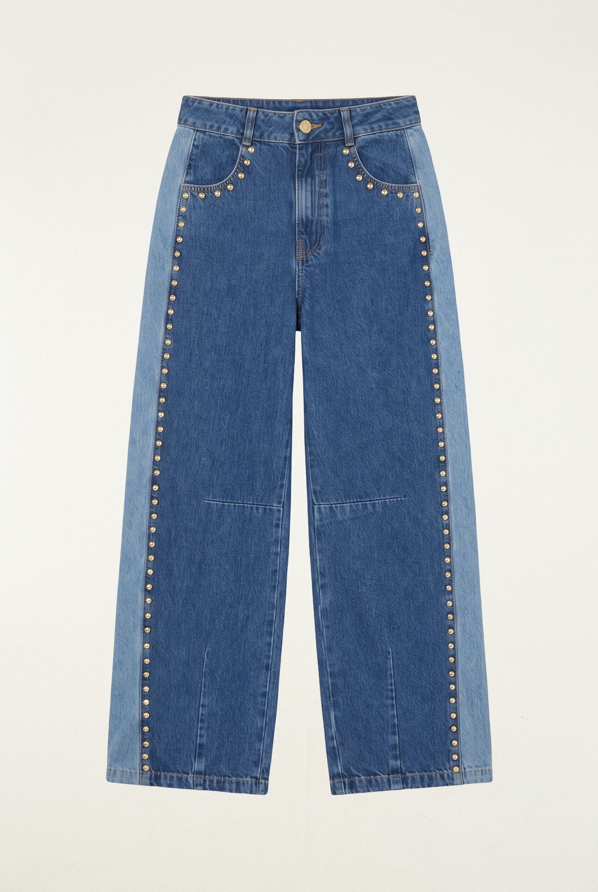 Pantalón de mezclilla con estoperoles metálicos