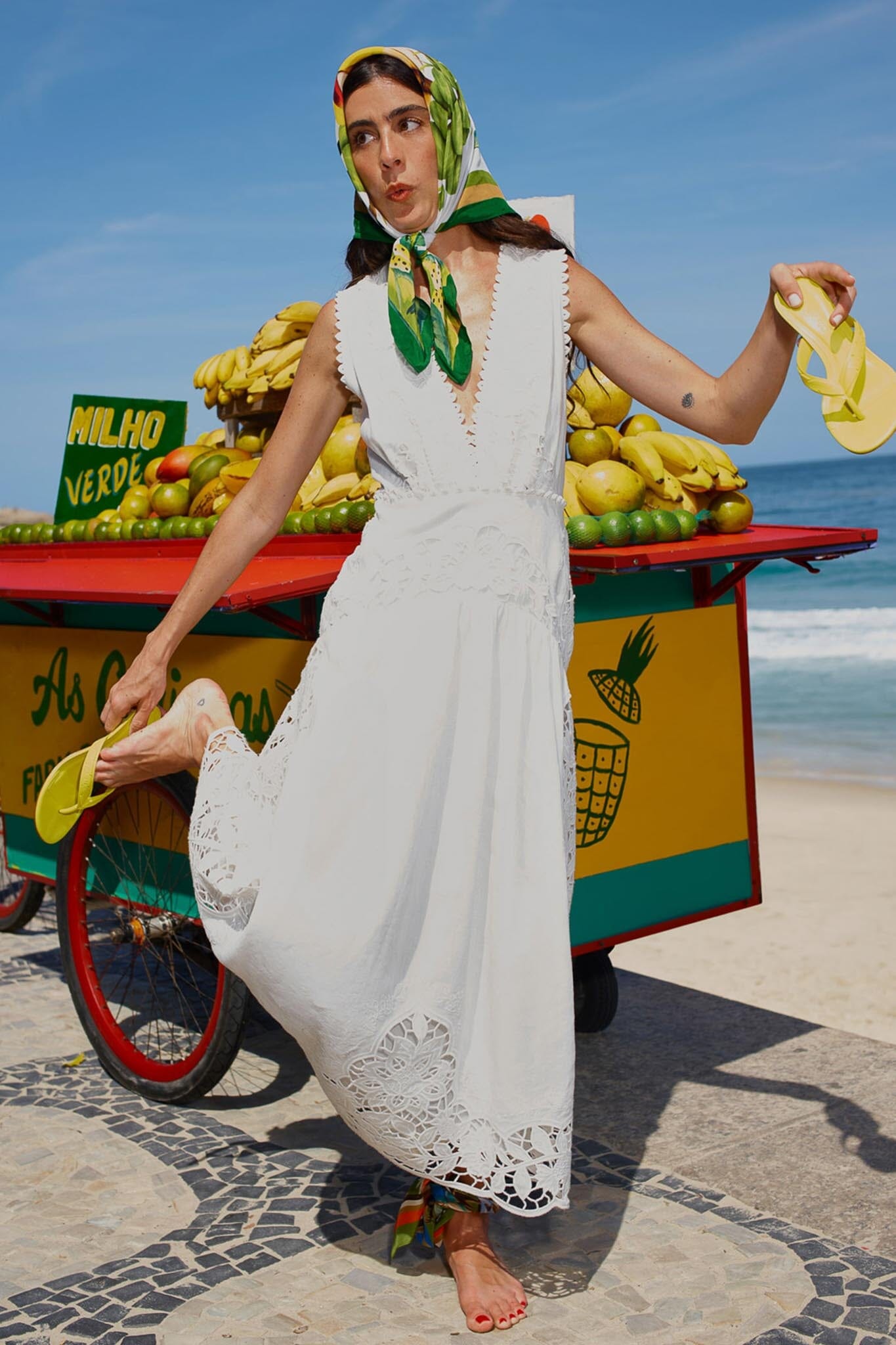 Vestido Midi Blanco Hueso Richelieu con Escote en V sin Mangas