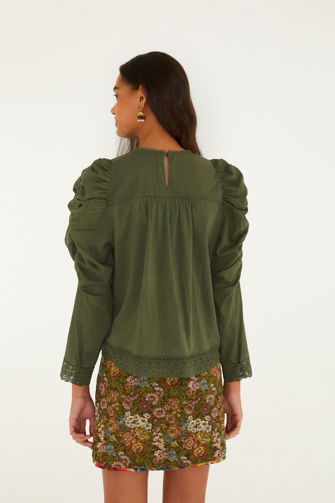 Blusa de Encaje con Mangas Fruncidas