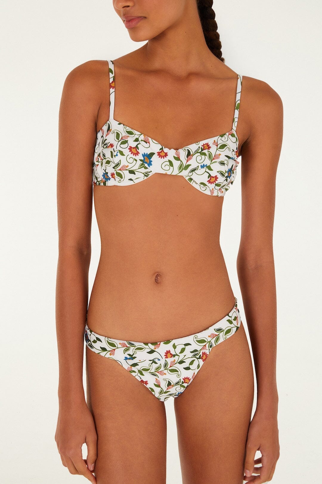 braguita de bikini con banda color hueso y jardín cosido
