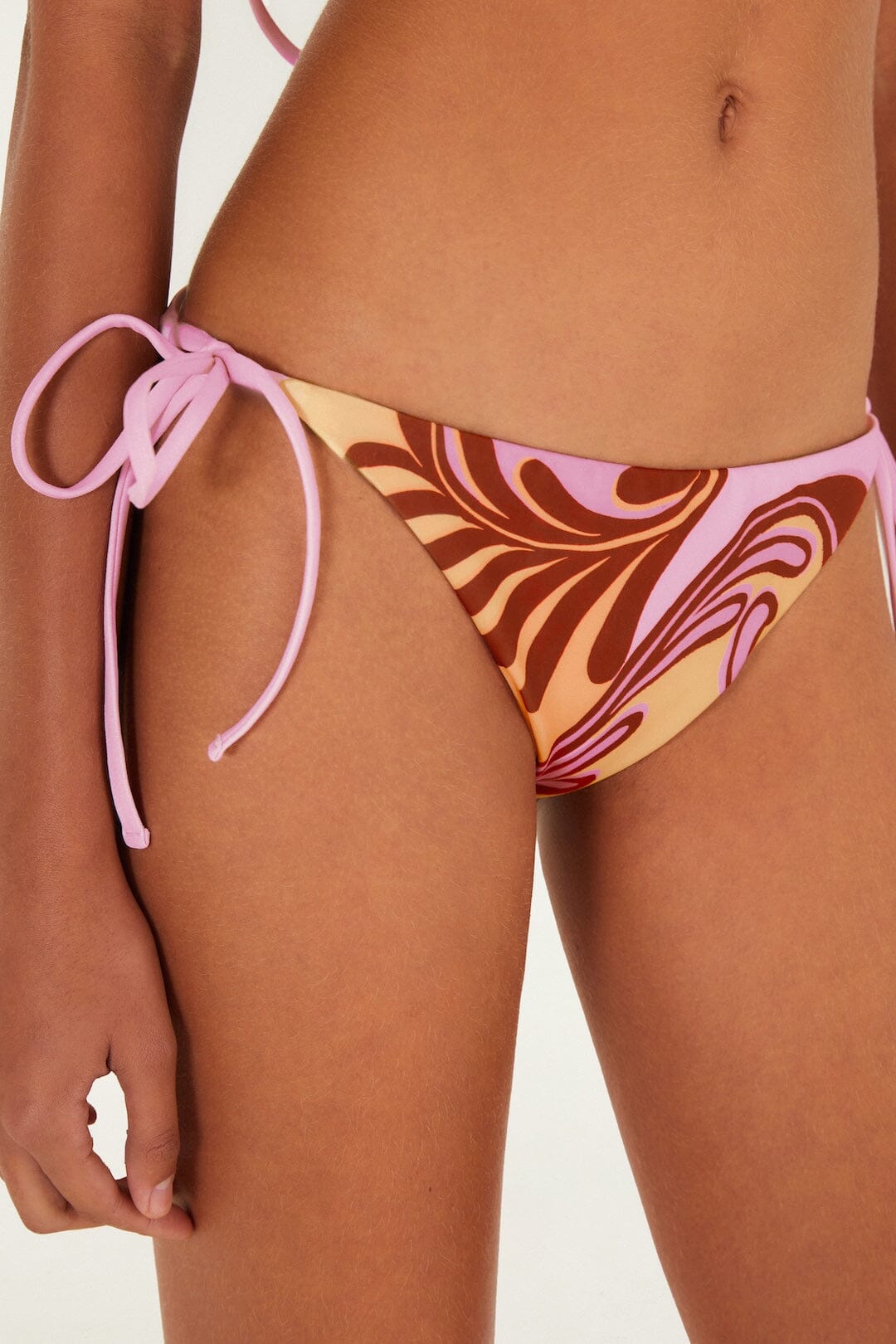 braguita de bikini arabesc amarillo suave con lazos laterales