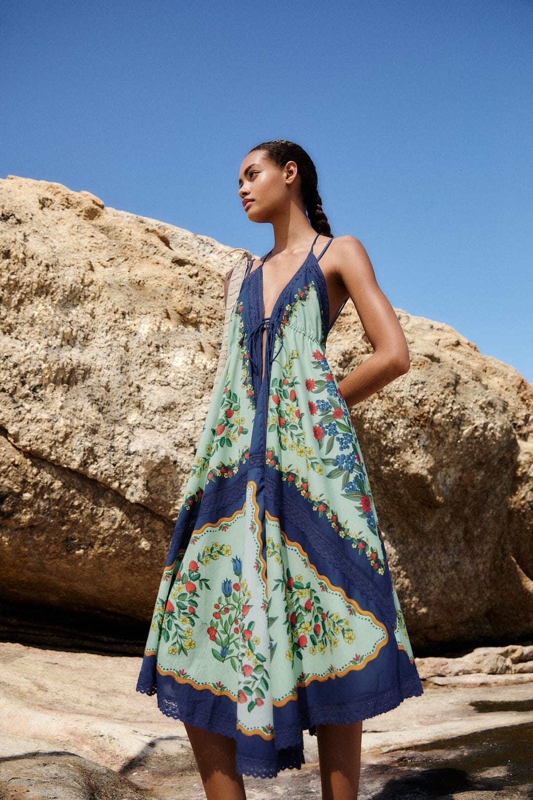 Vestido largo verde desteñido con belleza frutal