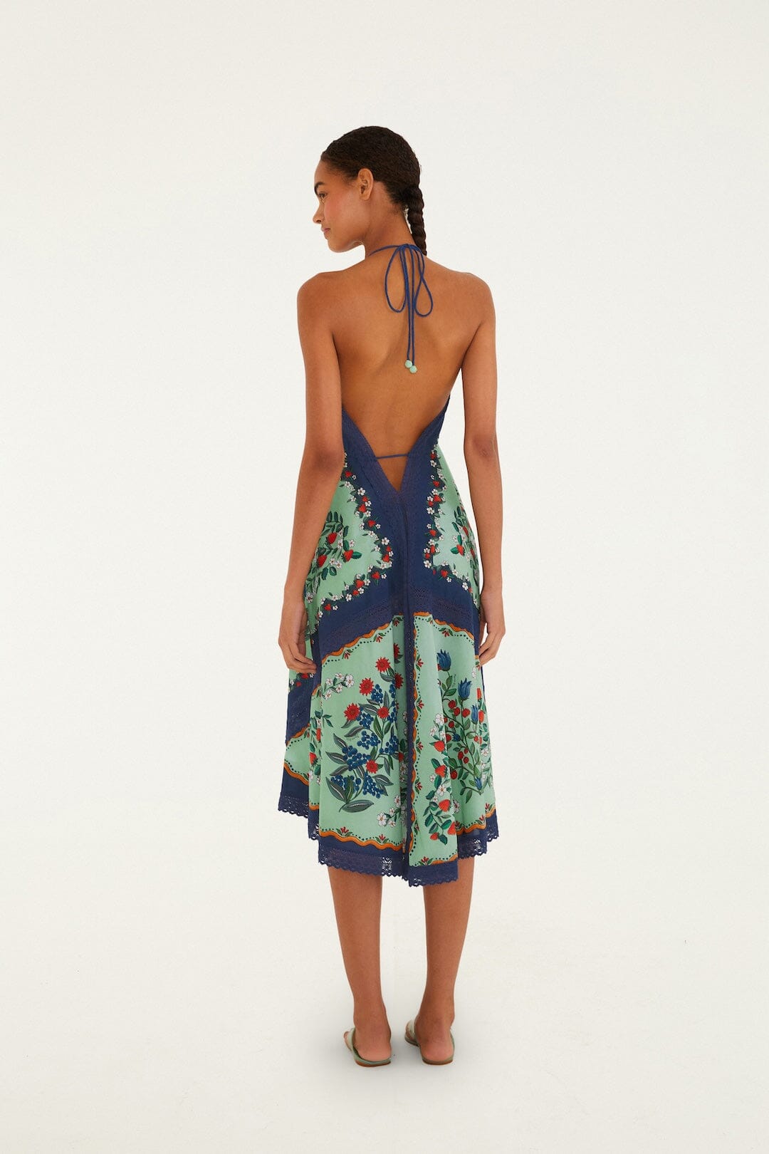 Vestido largo verde desteñido con belleza frutal