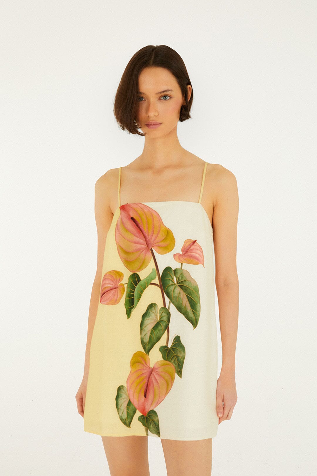 Vestido Mini Amarillo Dorado Anturio con Escote Cuadrado