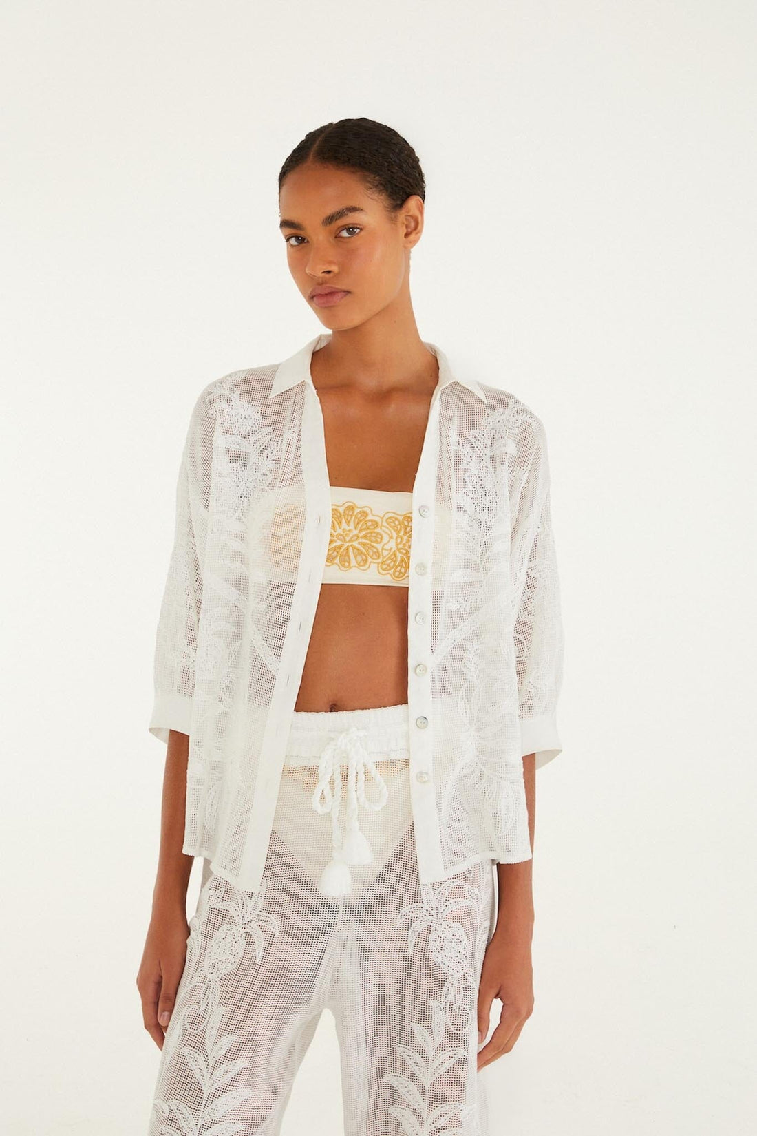 nina blusa blanca roto