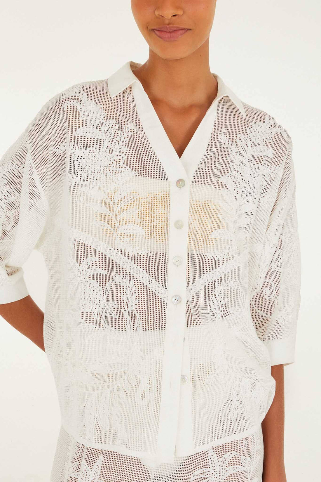 nina blusa blanca roto