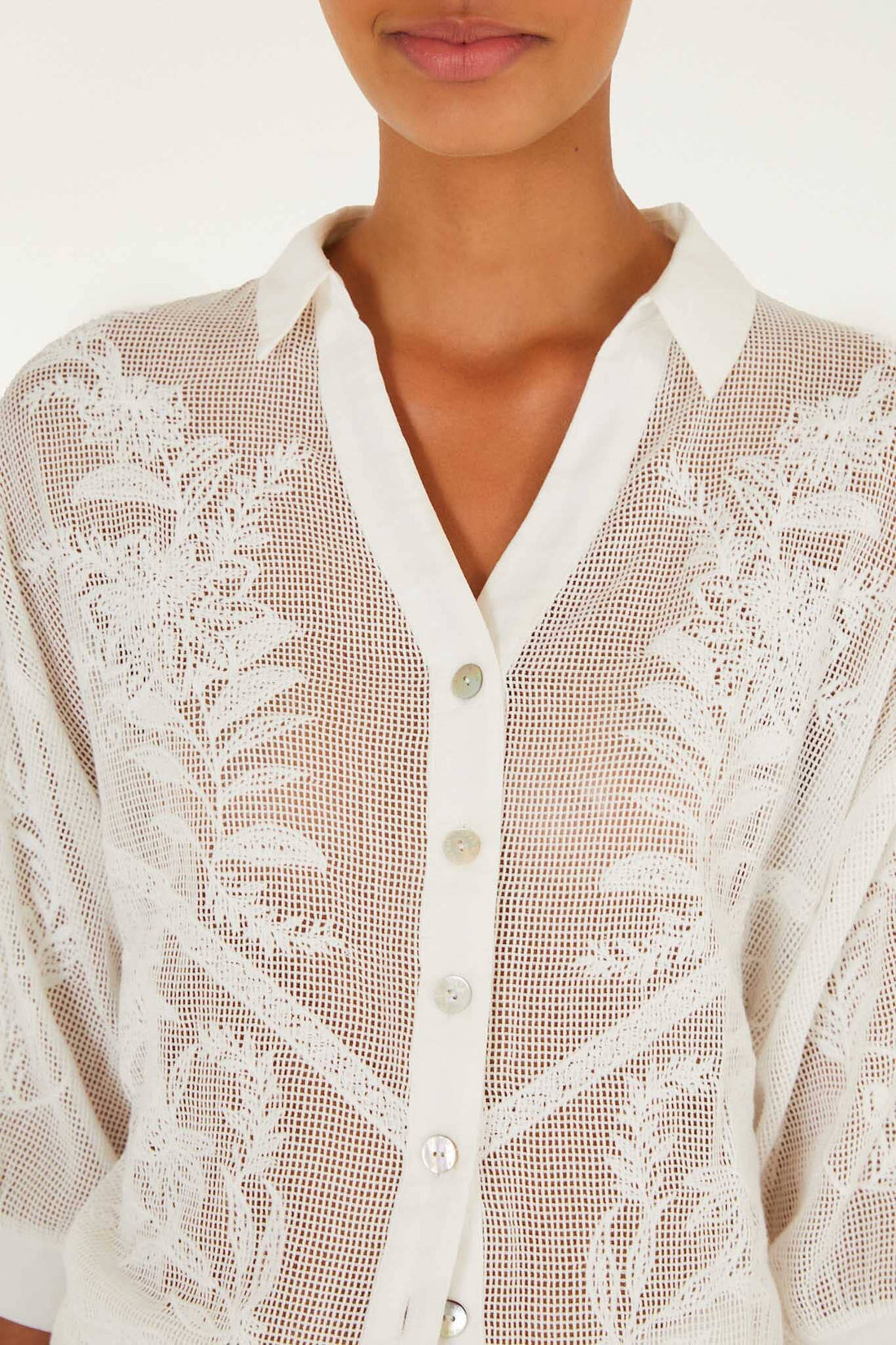 nina blusa blanca roto