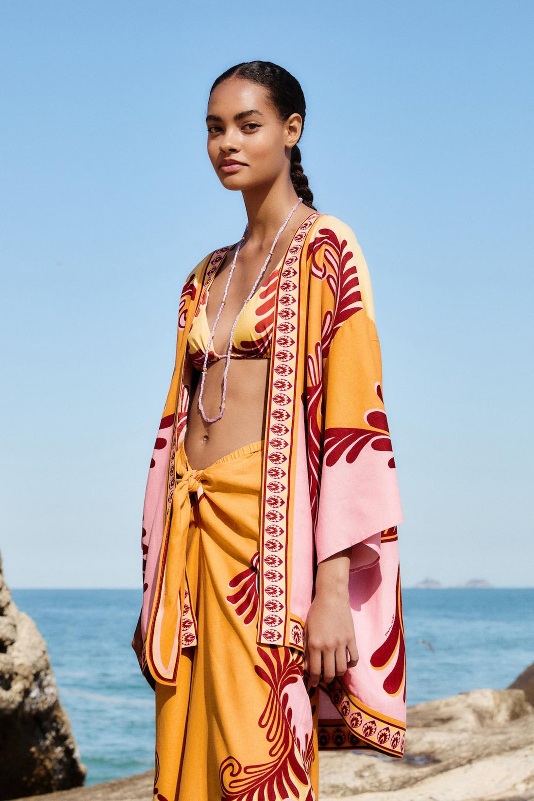 kimono arabesc amarillo suave